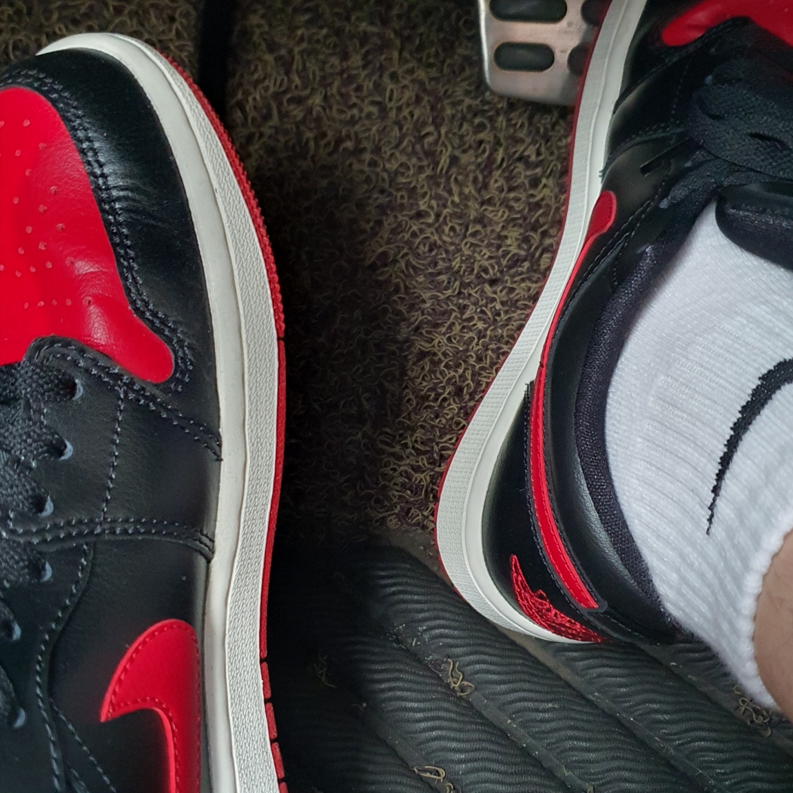 (W) Jordan 1 Low Black Gym Red 착용 스타일