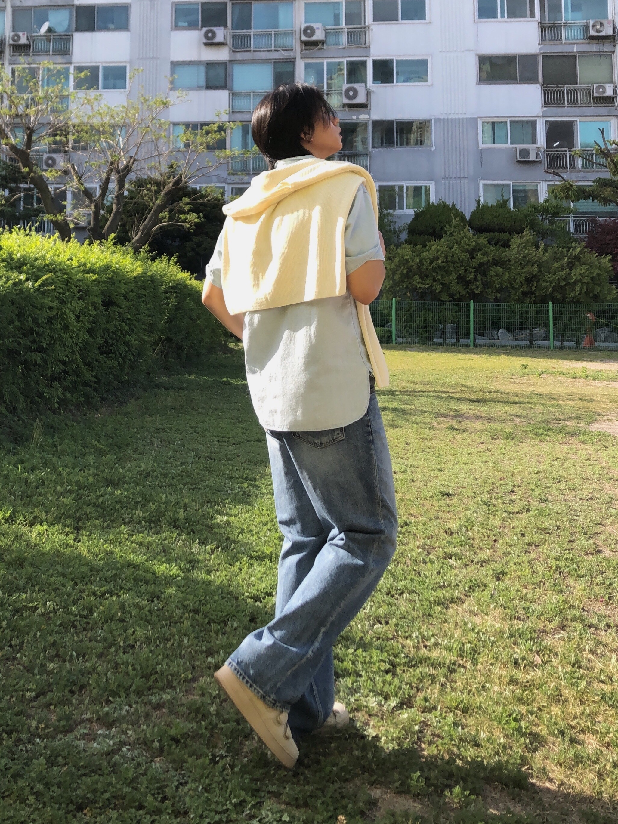 Nike x Billie Eilish Air Force 1 High '07 SP Mushroom 착용 스타일
