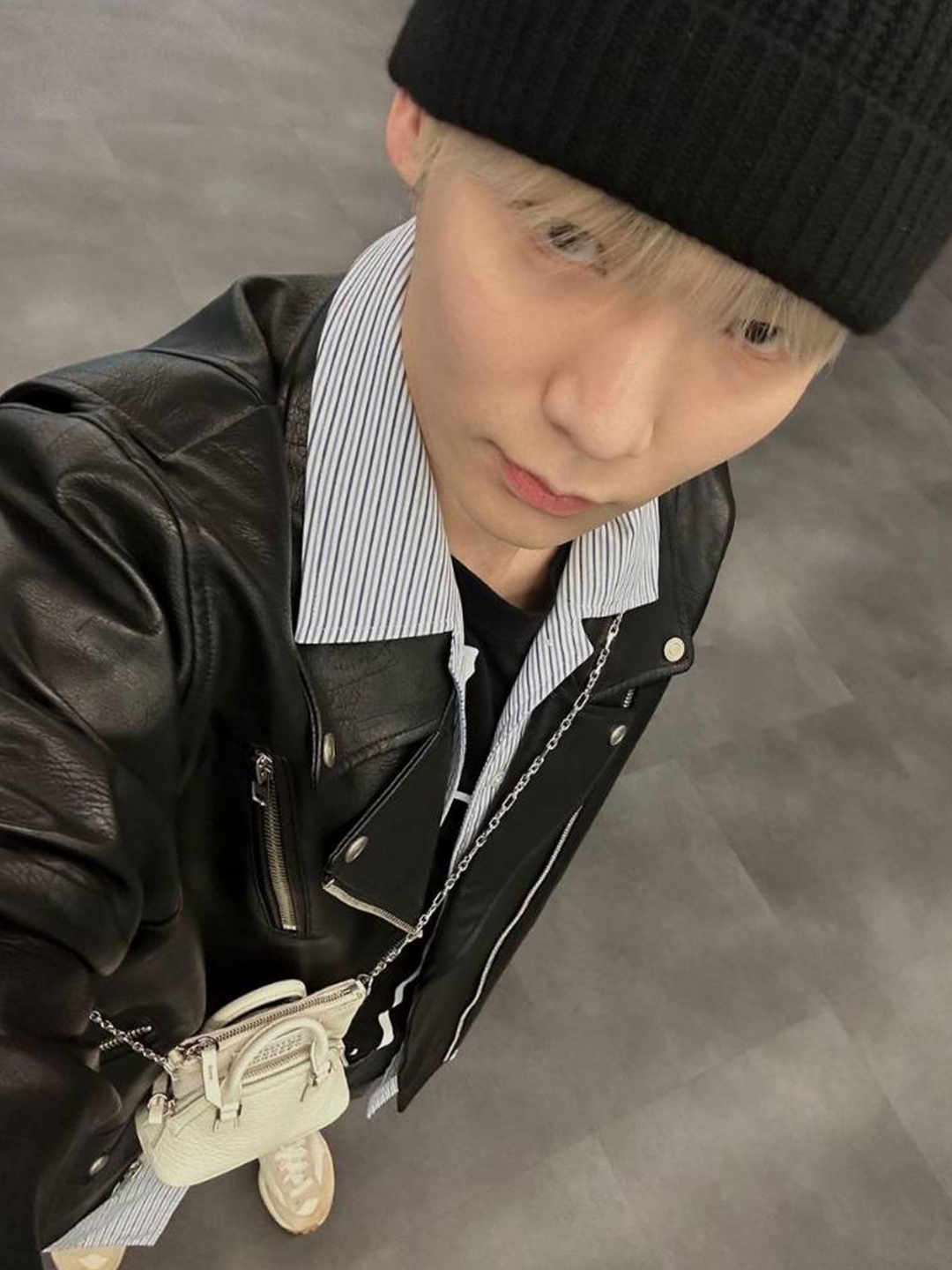 Supreme Overdyed Beanie Slate - 22SS, Maison Margiela 5AC Classique Baby Bag Beige 착용 스타일 - 3