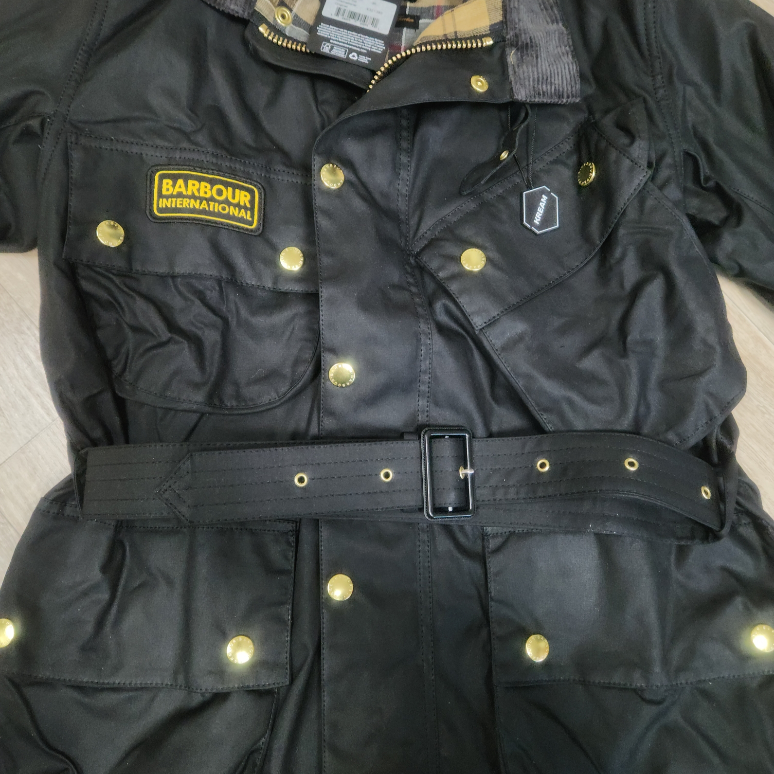 Barbour International Original Wax Jacket Black 착용 스타일 - 1