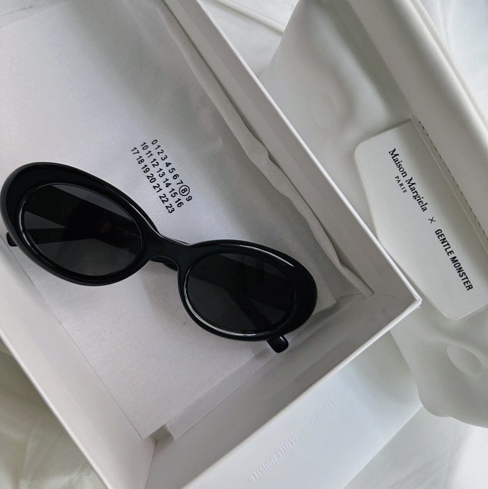 Gentle Monster x Maison Margiela MM005 Black Black 착용 스타일 - 2