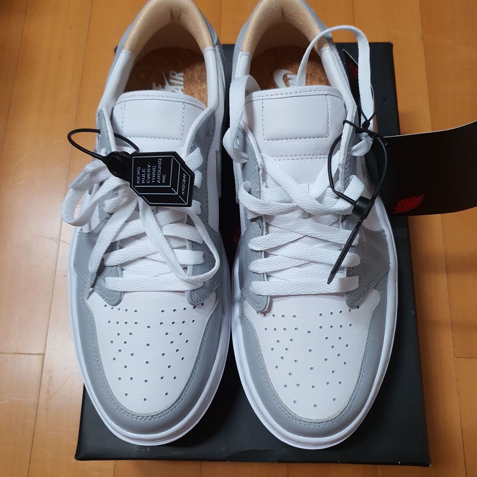 (W) Jordan 1 Elevate Low White and Wolf Grey 착용 스타일