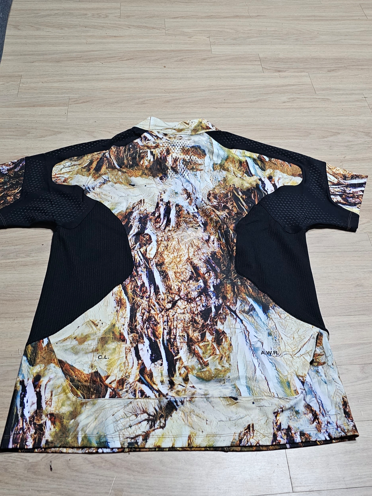 Nike x Drake Nocta NRG Running T-Shirt Camo Multi Color (FJ3013-902) 착용 스타일 - 1
