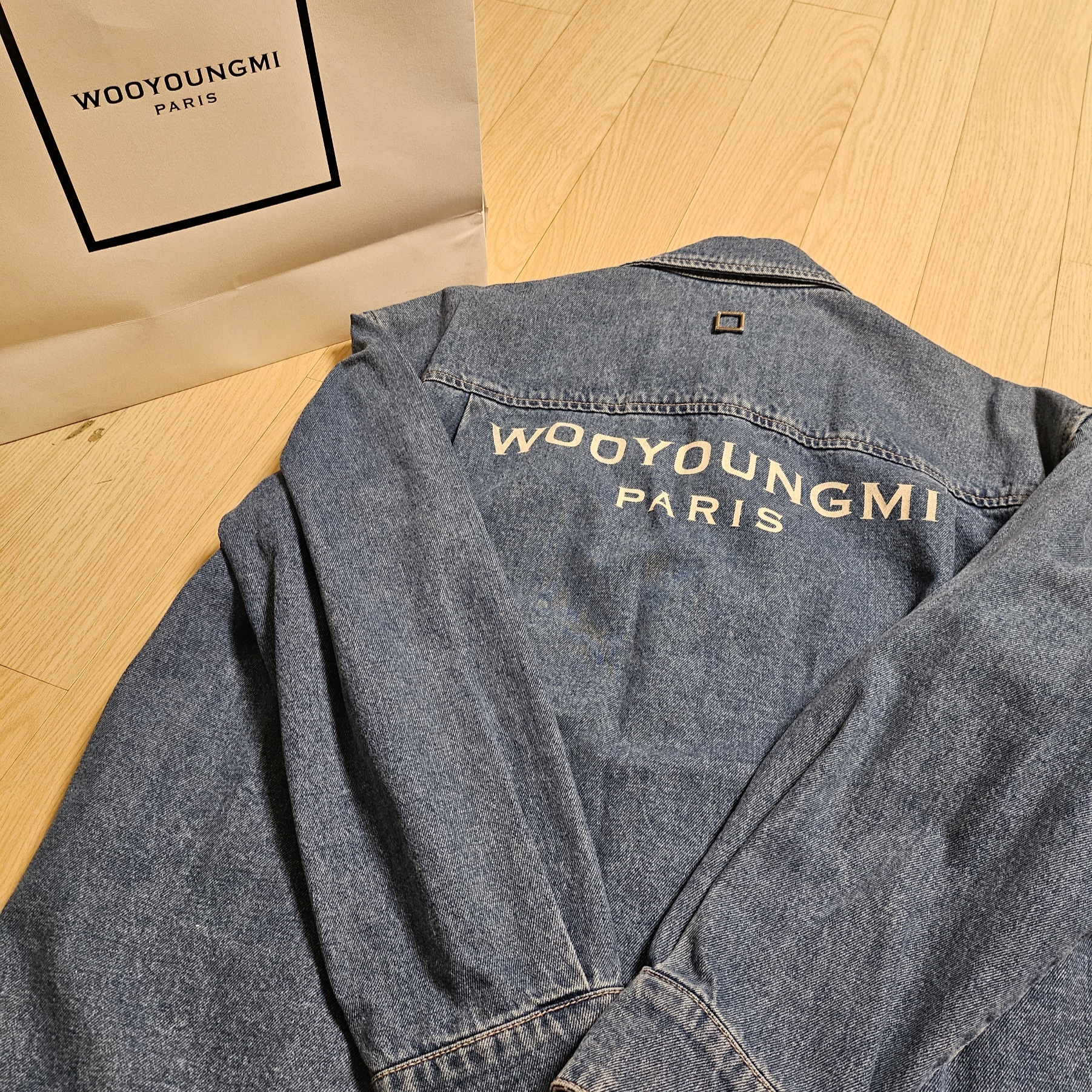 (W) Wooyoungmi Denim Back Logo Shirt Blue - 23FW 착용 스타일 - 1