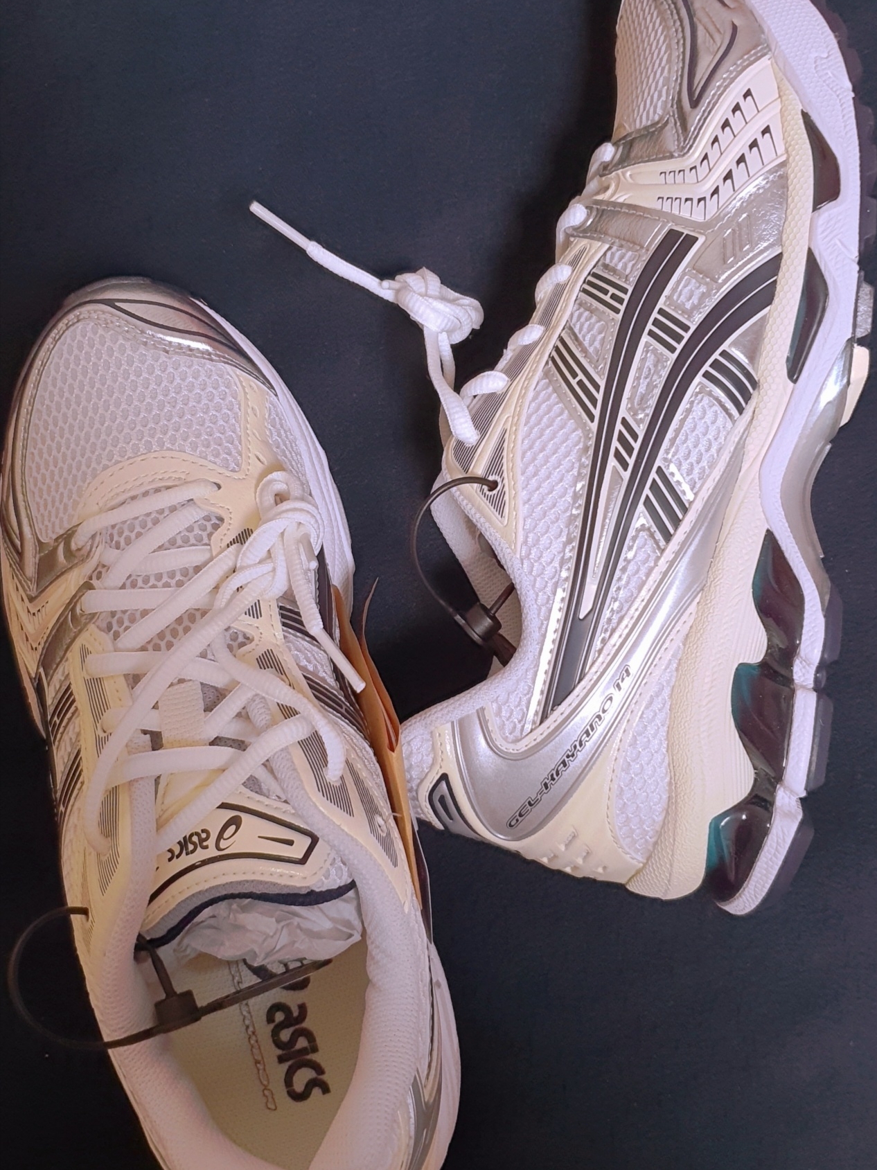 (W) Asics Gel-Kayano 14 White Midnight 착용 스타일