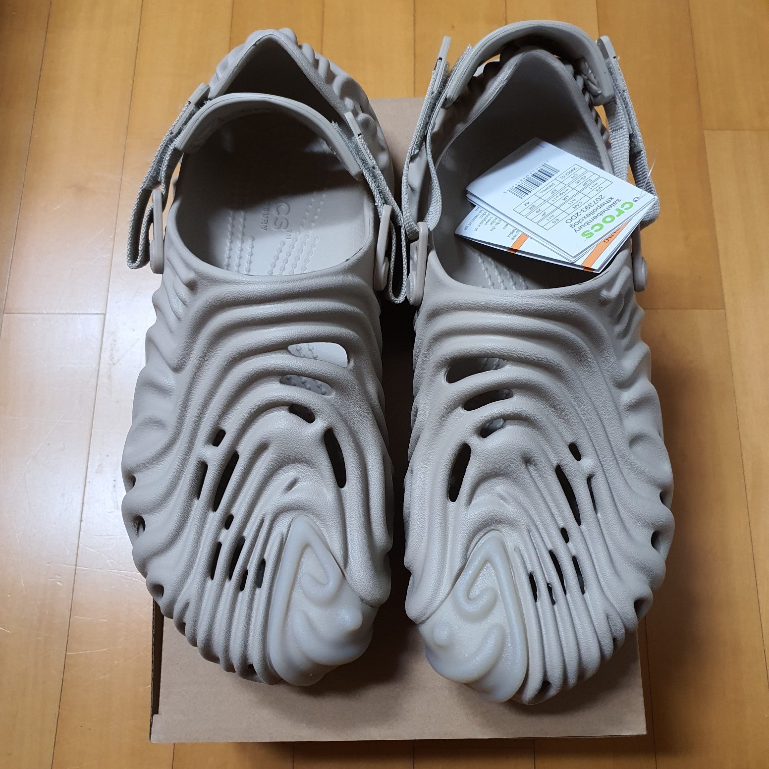 Crocs x Salehe Bembury Pollex Clog Horchata 착용 스타일