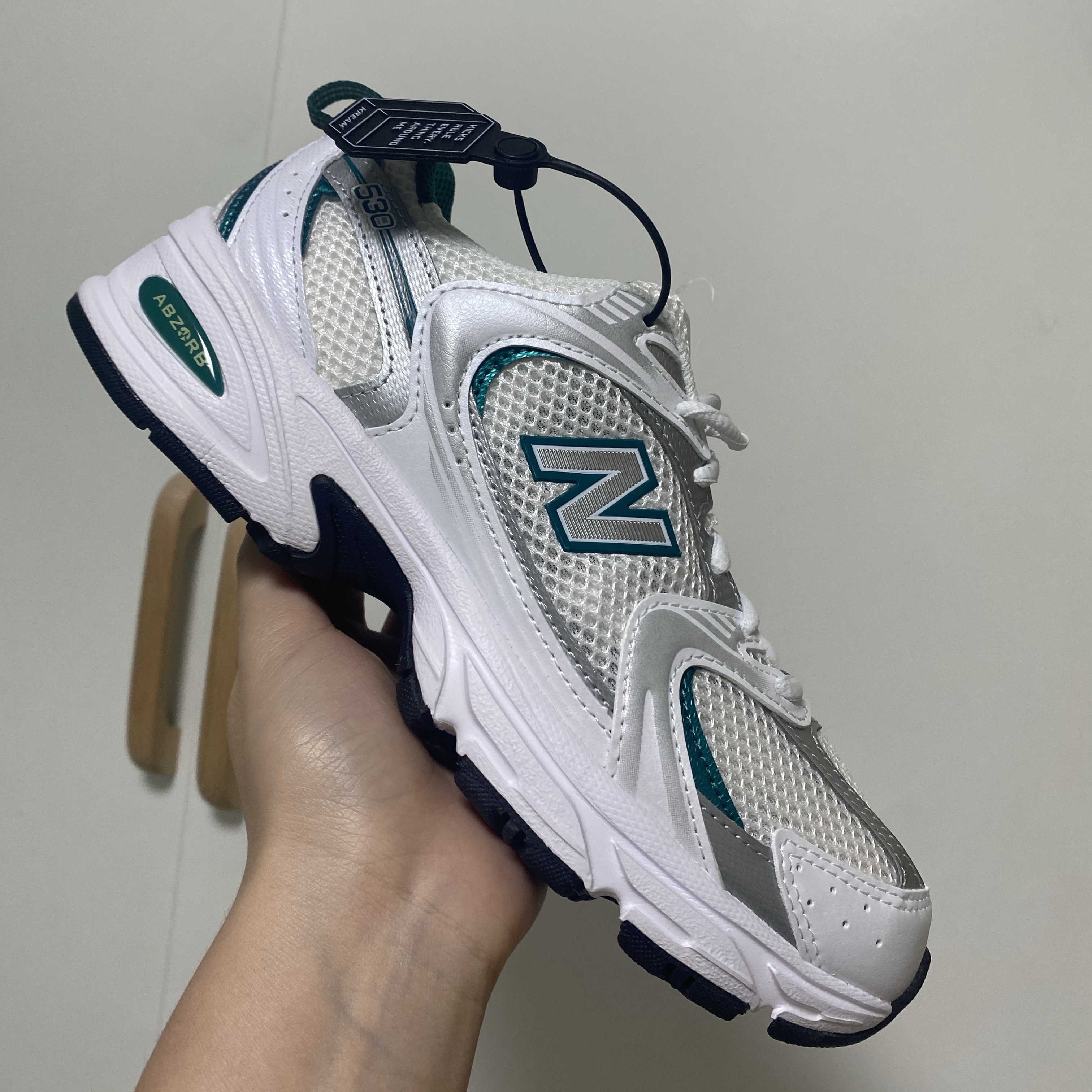 New Balance 530 White Mint 착용 스타일