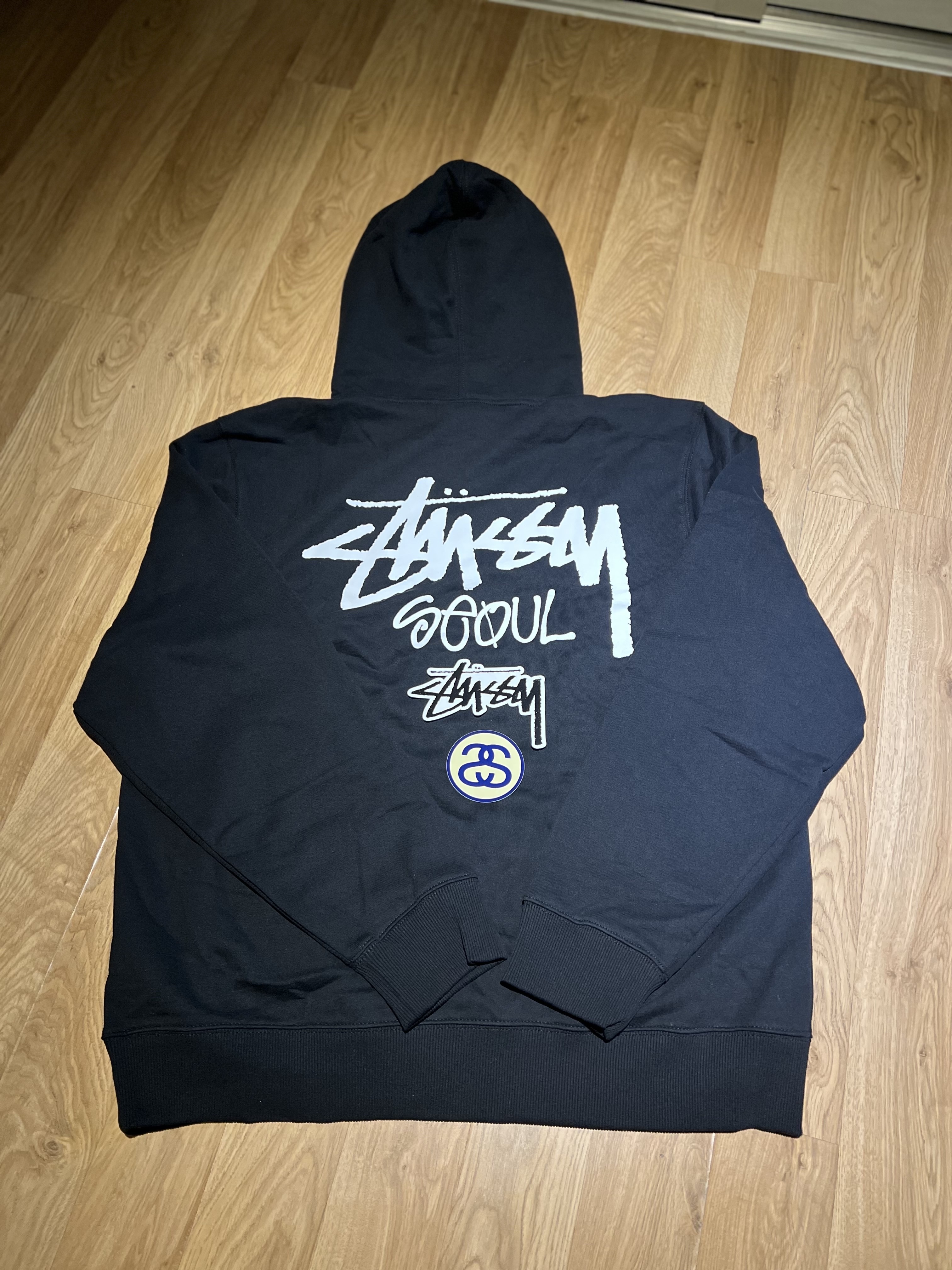 Stussy Skull & Bones Pigment Dyed Hoodie Black, Stussy Stock Seoul Hood Black 2023 착용 스타일 - 2