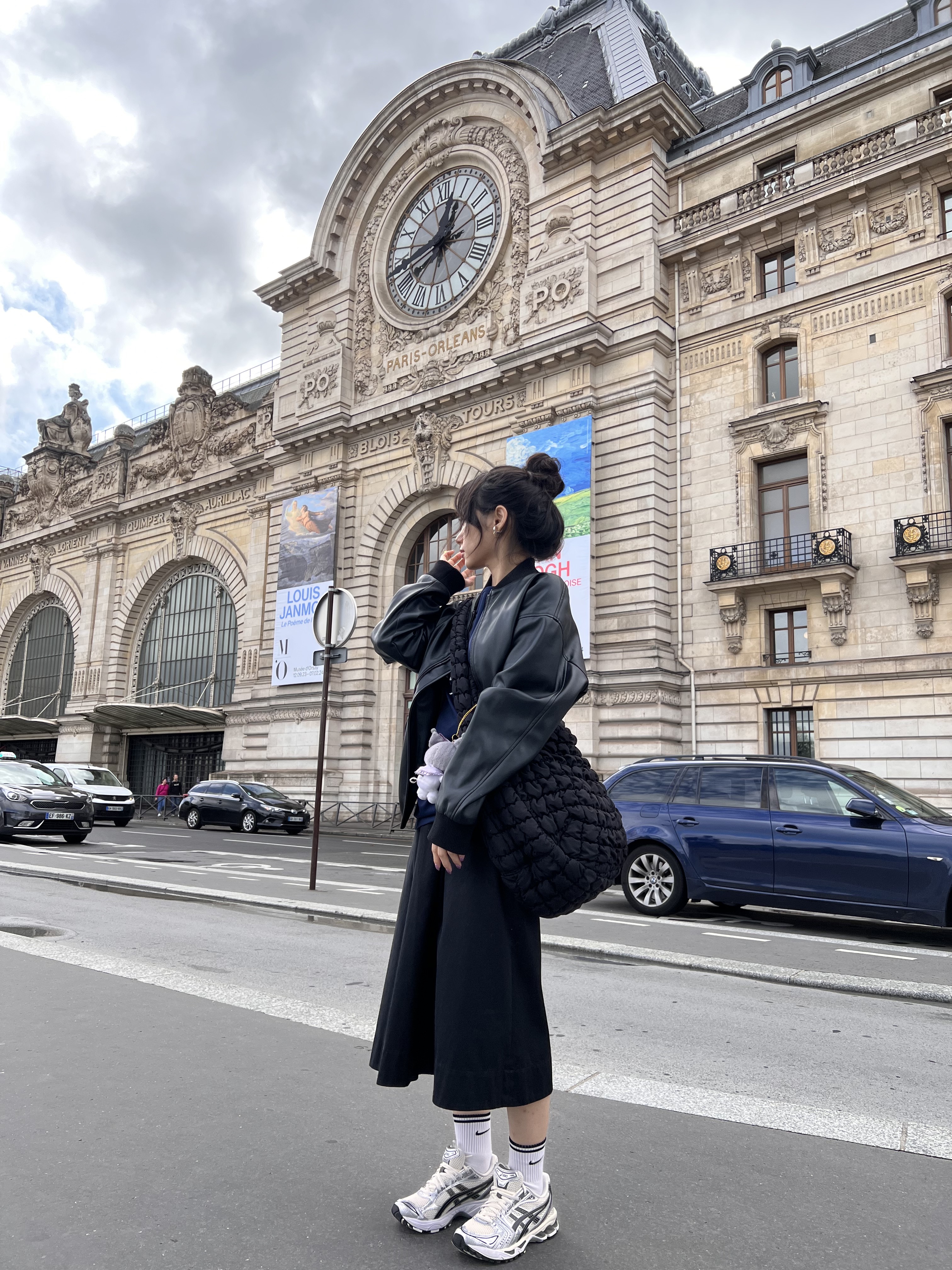 COS Quilted Oversized Shoulder Bag Black, Asics Gel-Kayano 14 Cream Black 착용 스타일 - 2
