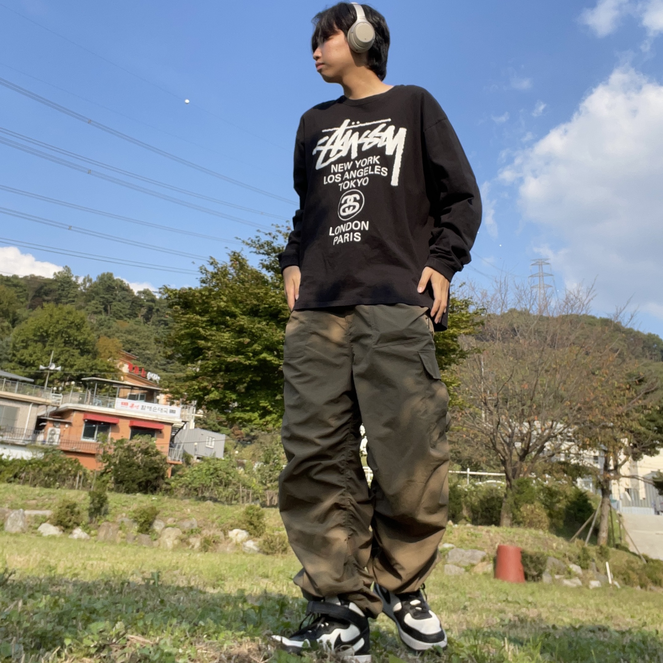 Stussy World Tour LS T-Shirt Black 2023, Nike x Stussy Air Force 1 '07 Mid SP Black and Light Bone 착용 스타일