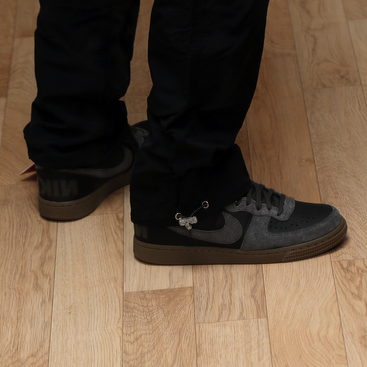 Nike Terminator Low Black Medium Ash 착용 스타일 - 1
