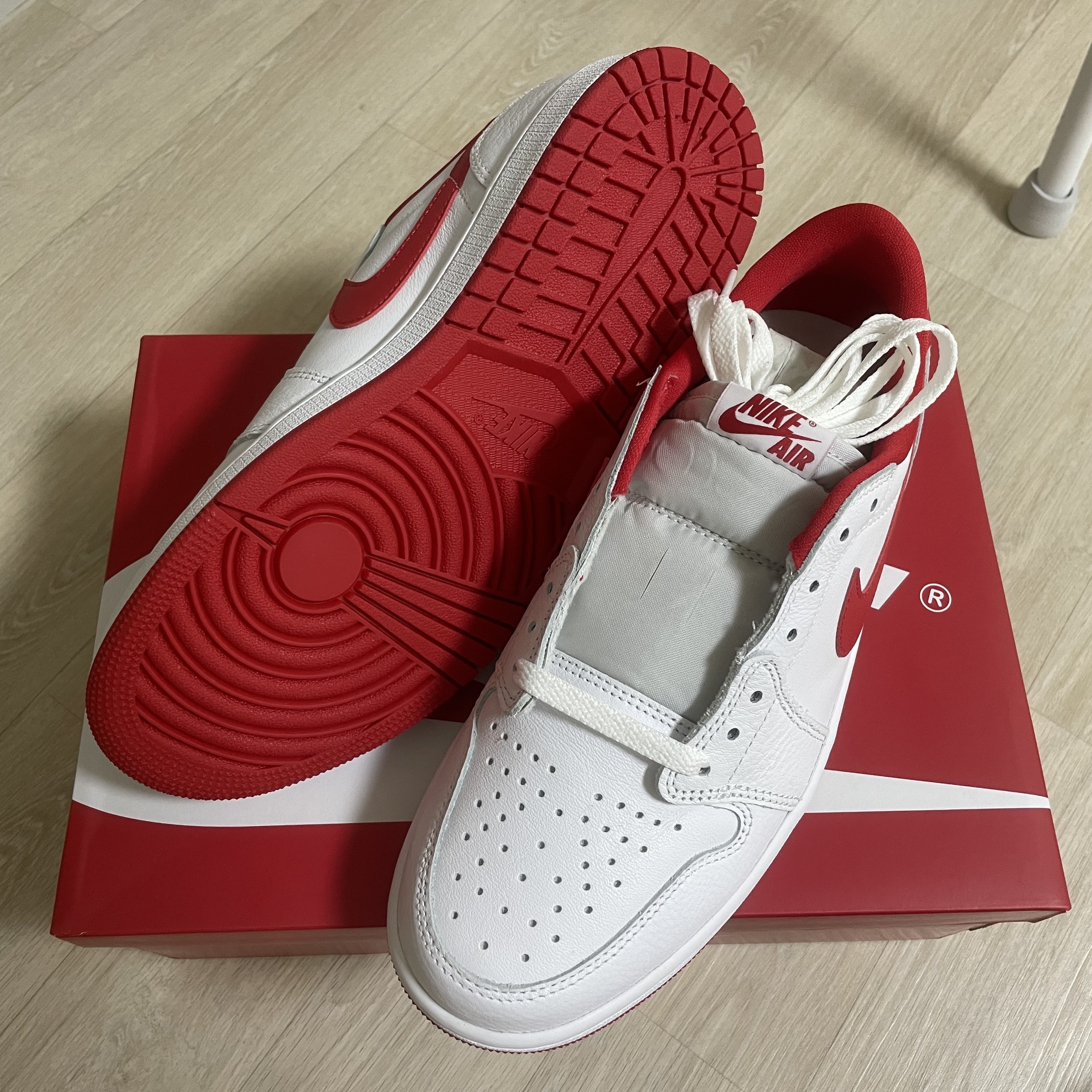 Jordan 1 Retro Low OG University Red 착용 스타일 - 1