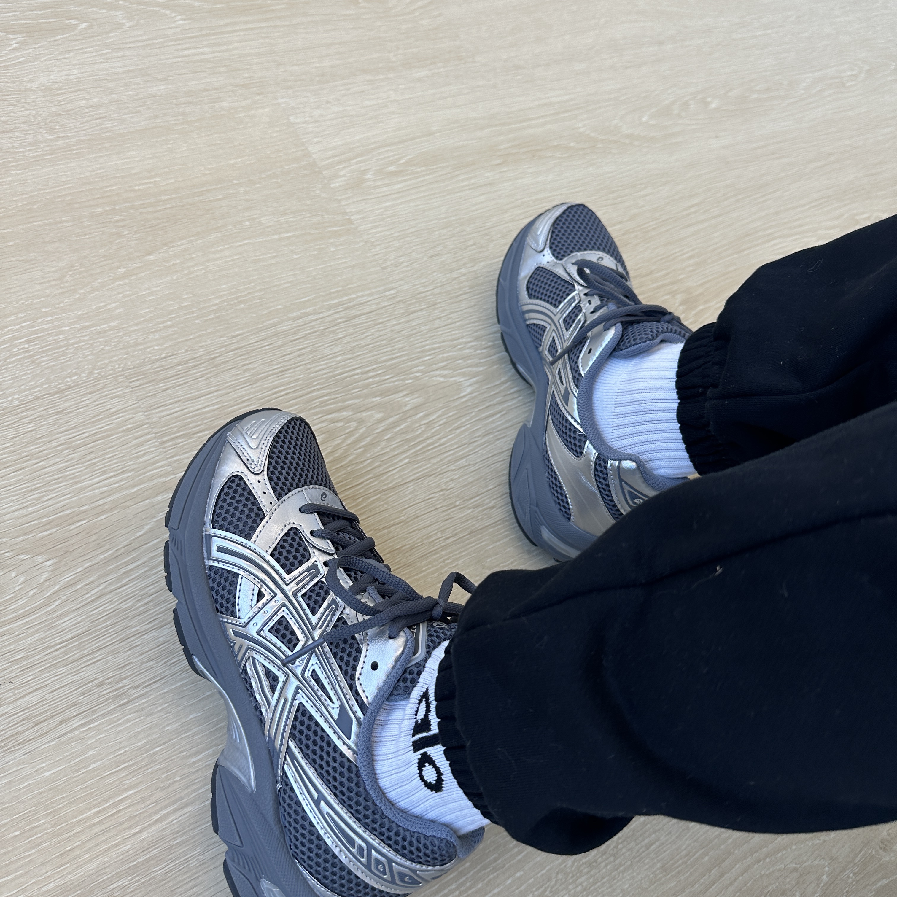 Asics Gel-1130 Steel Grey Pure Silver 착용 스타일