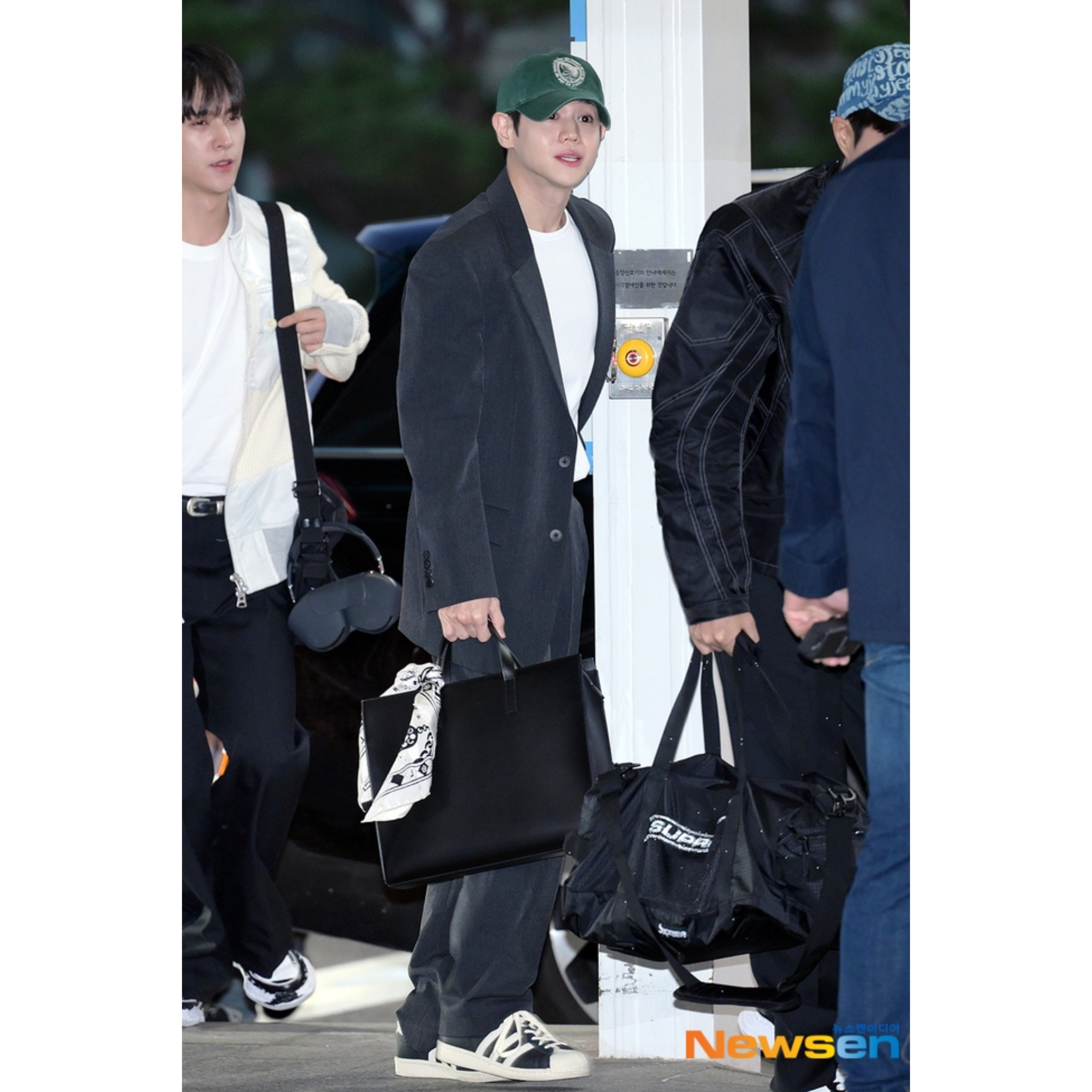 Adidas Superstar 82 Black White 착용 스타일