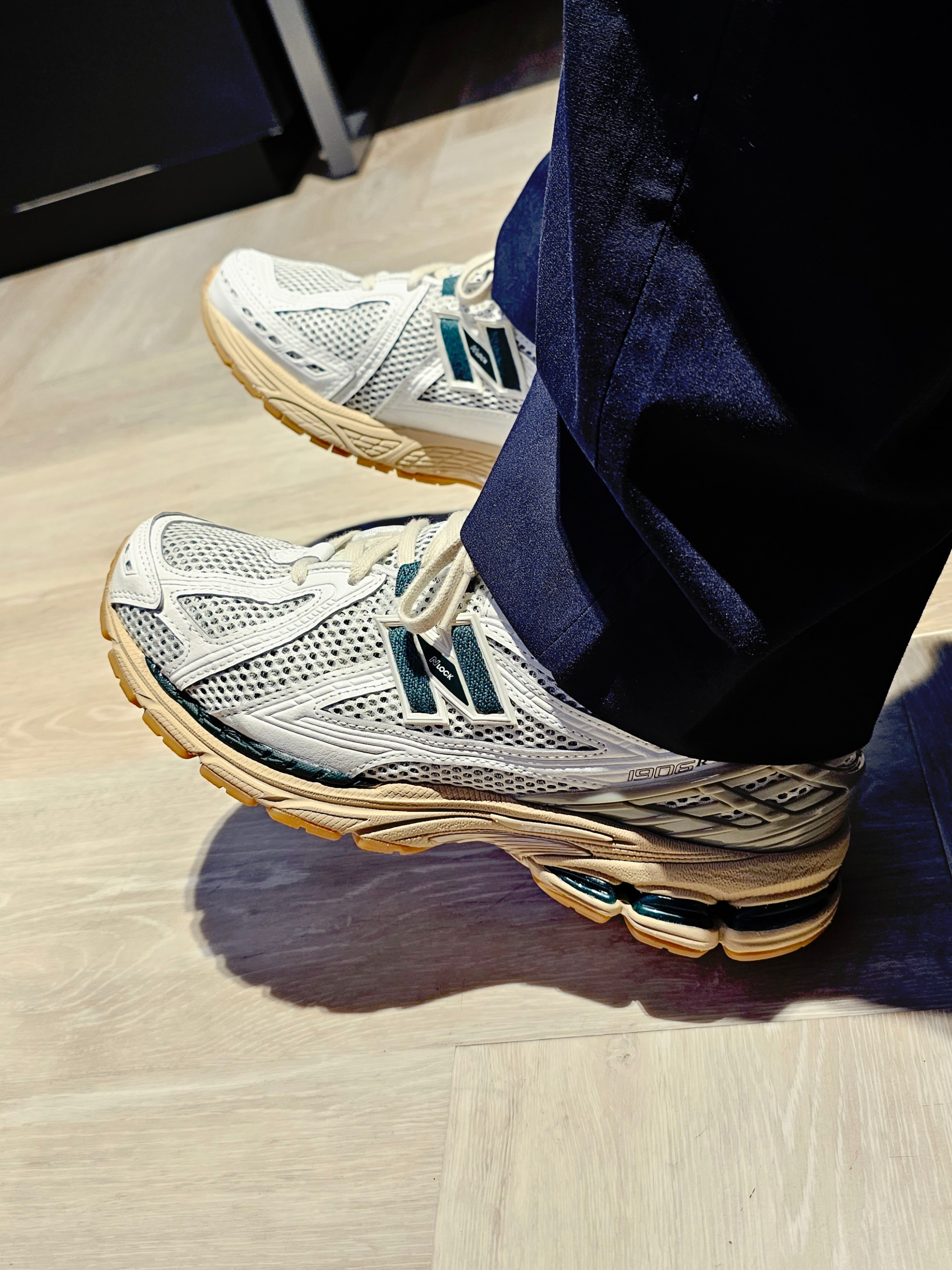 New Balance 1906R Silver Green 착용 스타일 - 2