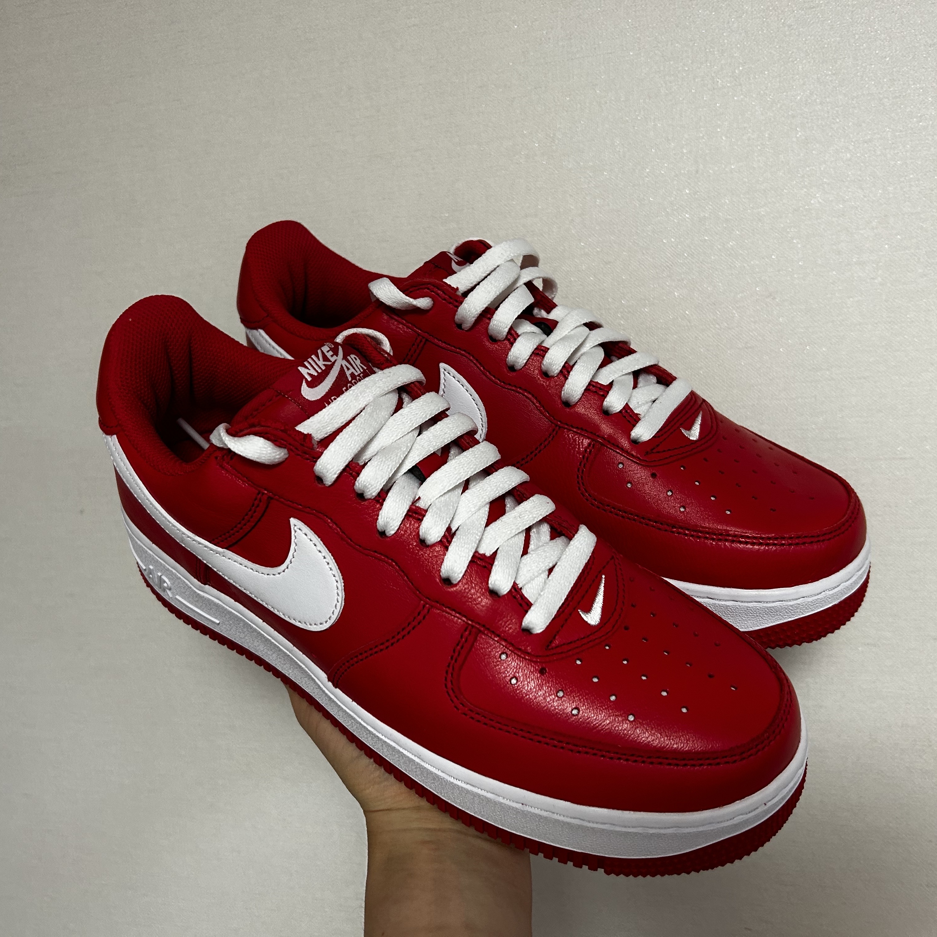 Nike Air Force 1 Low Retro Color of the Month University Red 착용 스타일 - 2