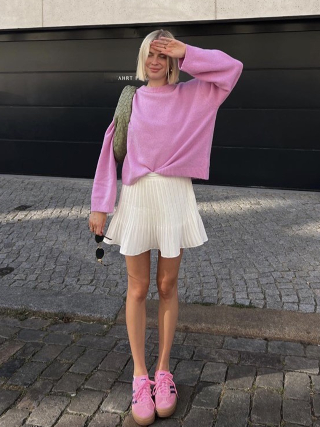 (W) Miu Miu Crewneck Cashmere Sweater Pink, Acne Studios Kalon Crewneck Sweater Faded Pink Melange 착용 스타일 - 4
