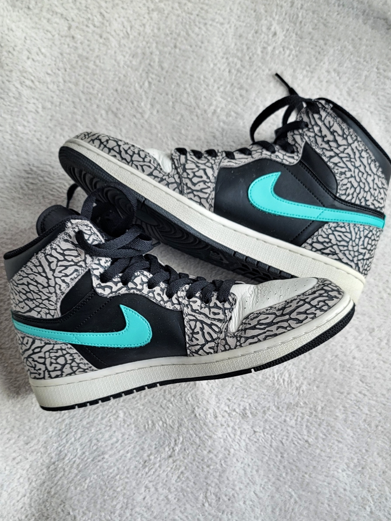 Jordan 1 Retro High Black Elephant Print 착용 스타일 - 2