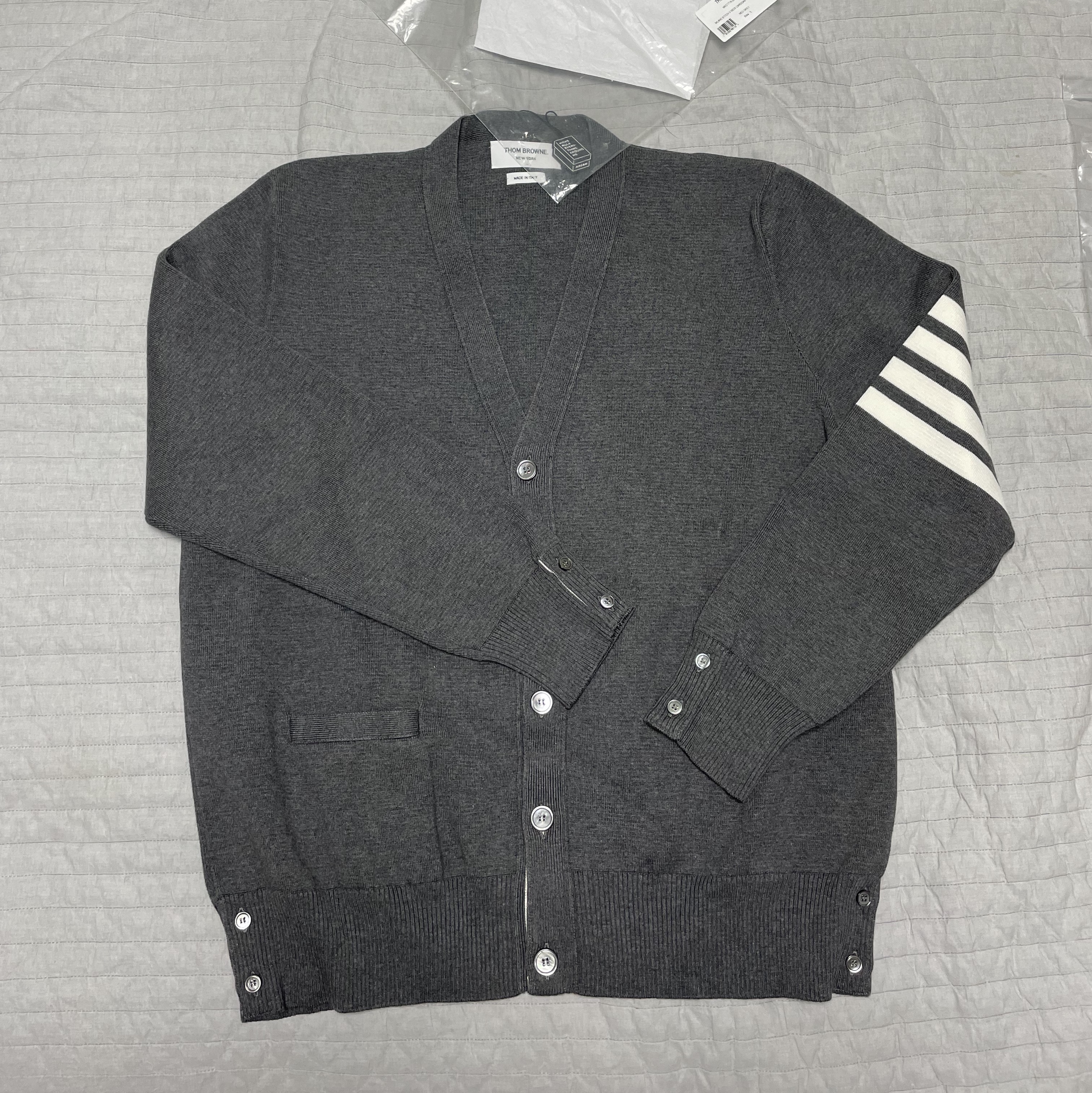 Thom Browne Milano Stitch 4-Bar Cardigan Medium Grey 착용 스타일 - 2