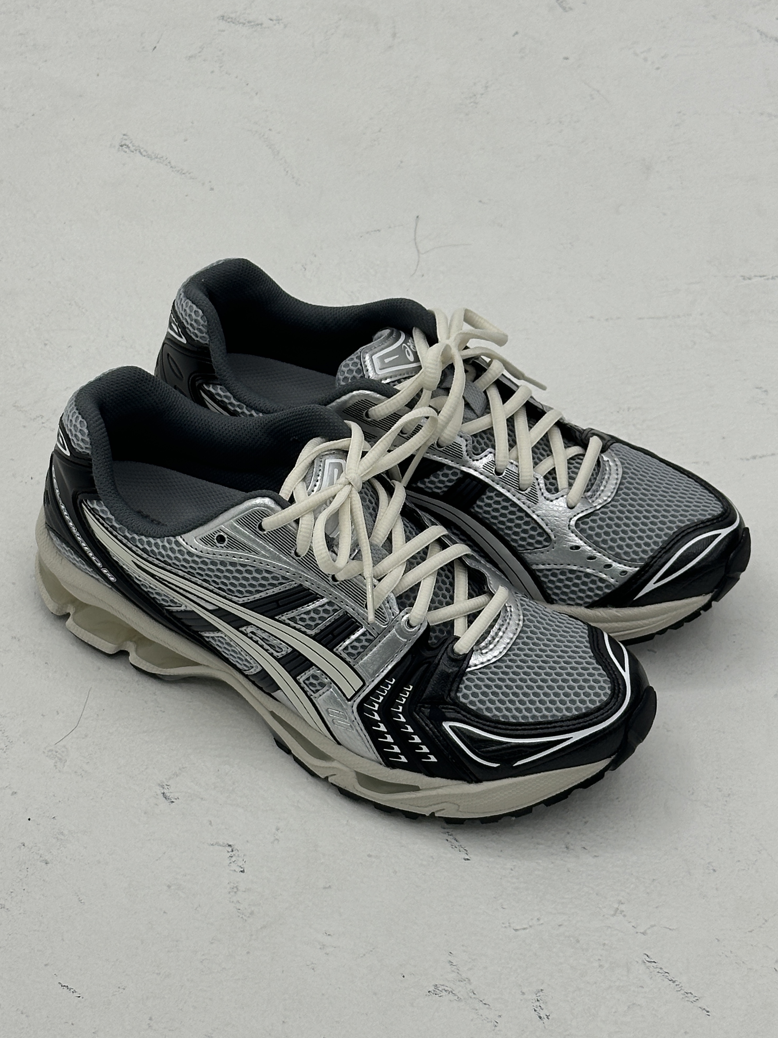 Asics Gel-Kayano 14 Cream Black 착용 스타일 - 2