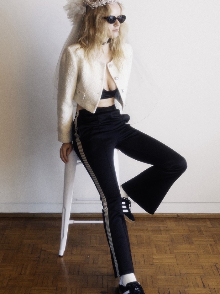 Green Butter Women Span Bootcut Logo Track Pants Brown, Green Butter Women Span Bootcut Logo Track Pants Black 착용 스타일 - 2