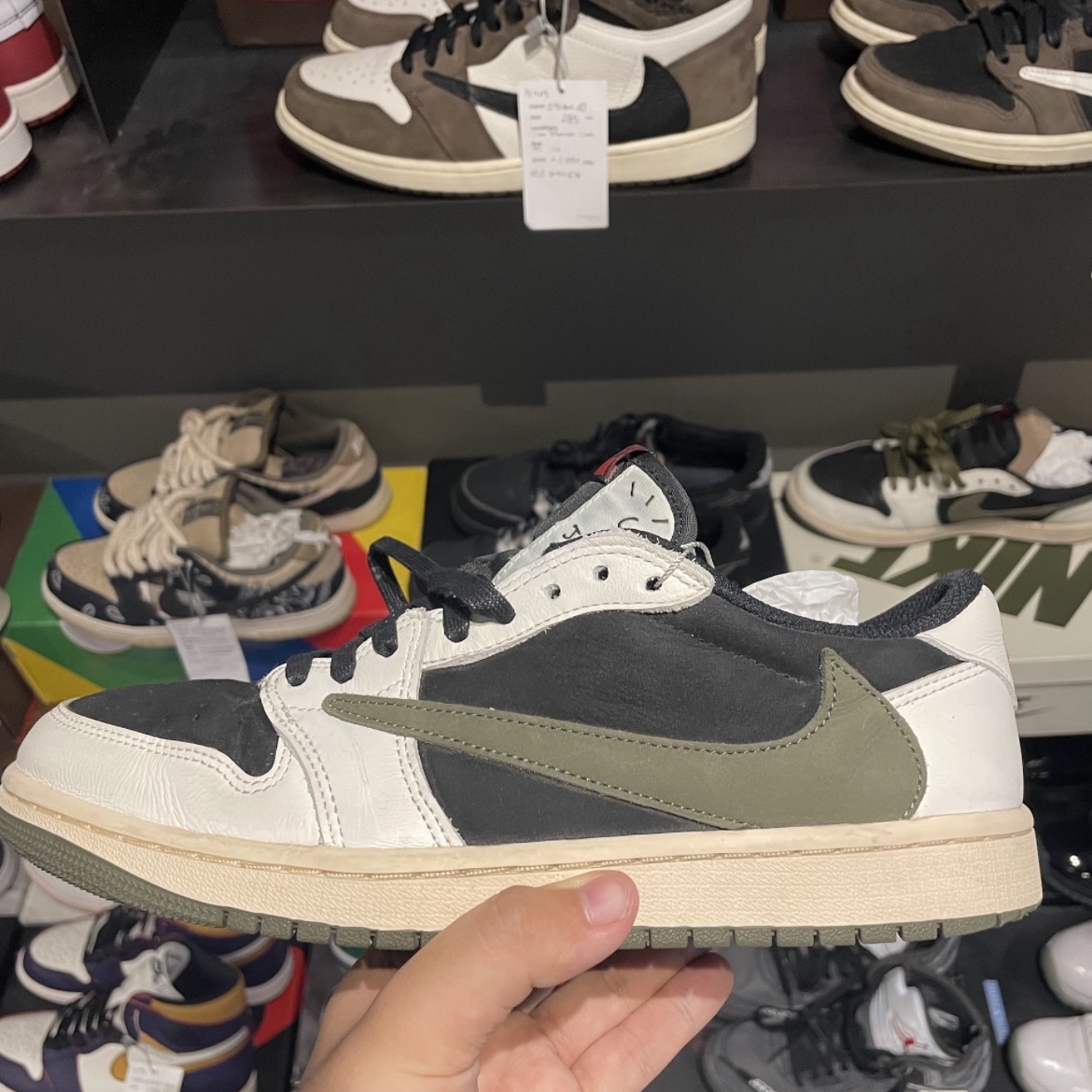 (W) Jordan 1 x Travis Scott Retro Low OG SP Medium Olive 착용 스타일