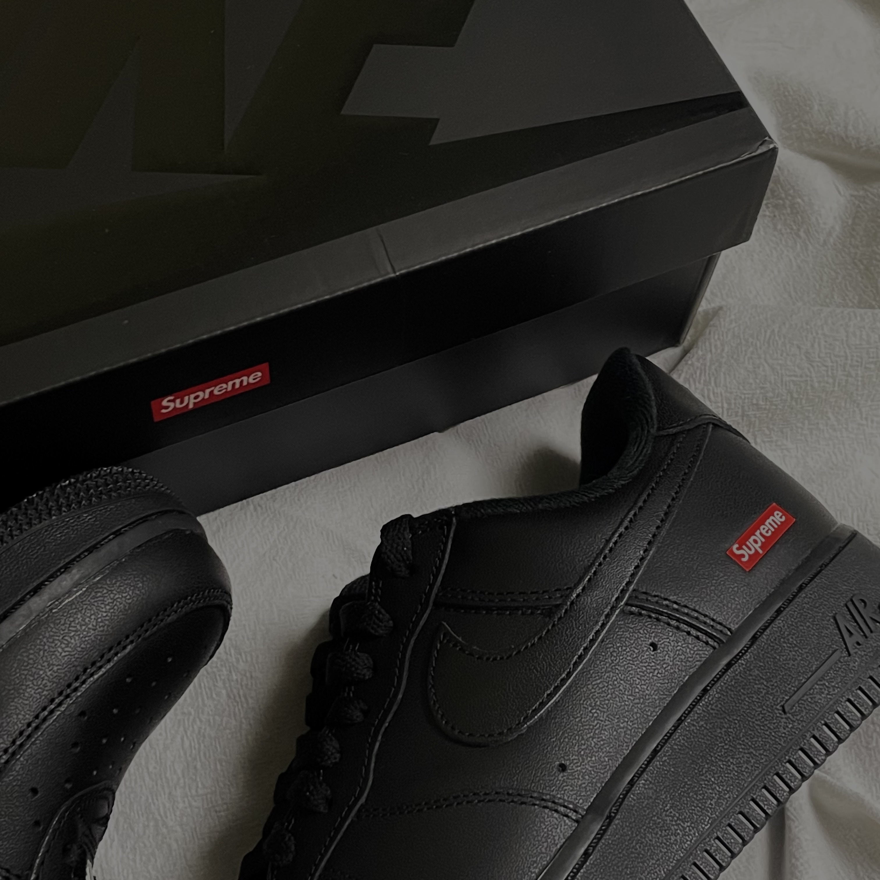 Nike x Supreme Air Force 1 Low Black 착용 스타일