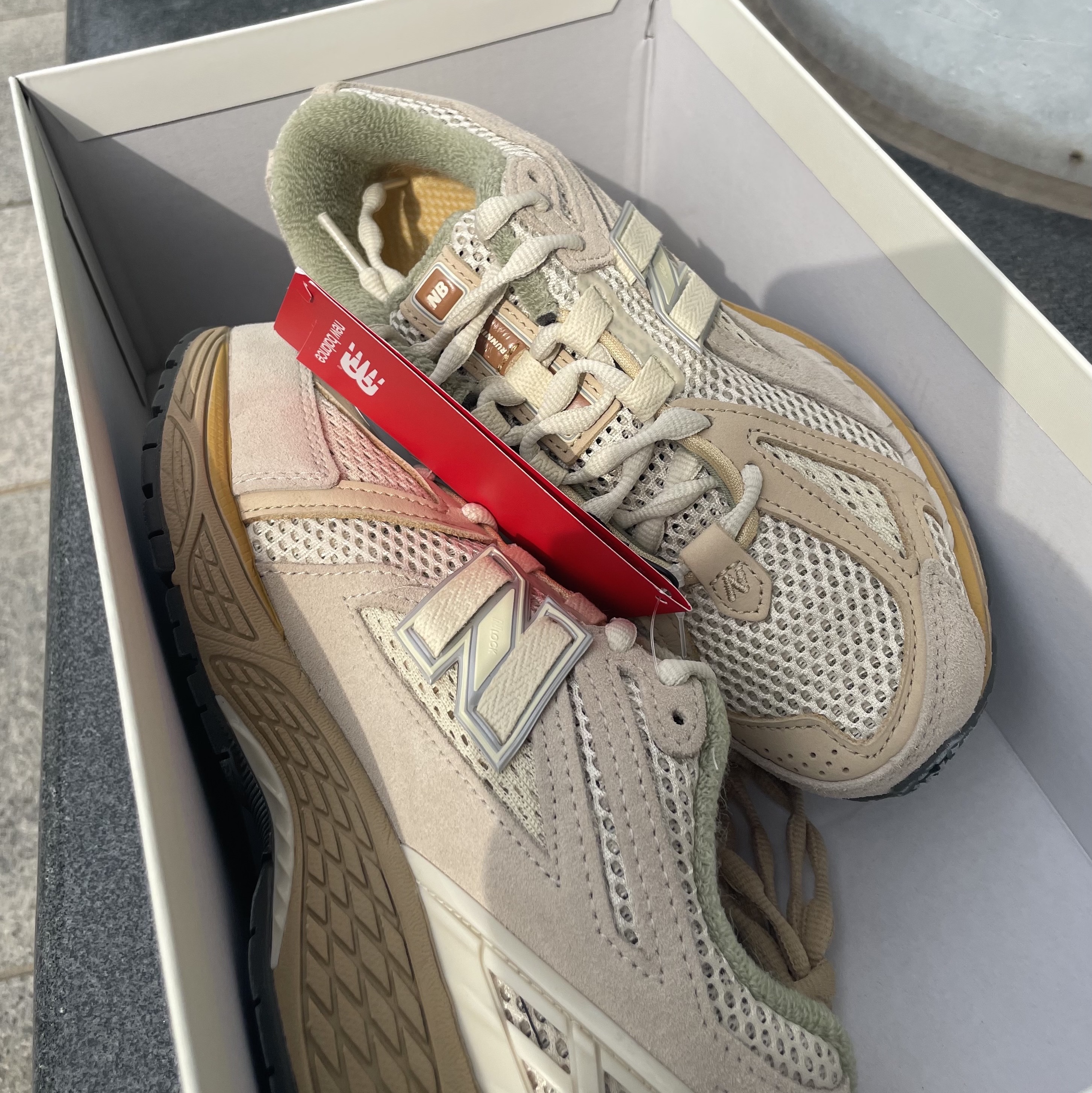 New Balance x Auralee 1906R Bone White 착용 스타일