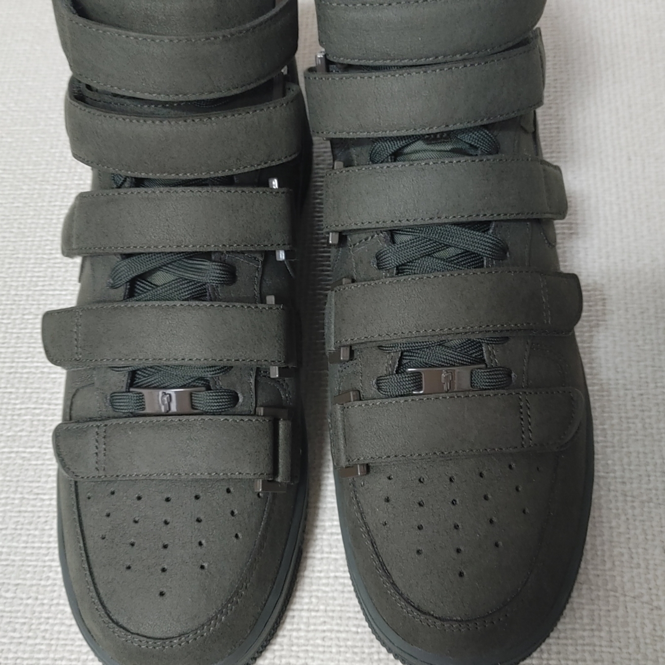 Nike x Billie Eilish Air Force 1 High '07 SP Sequoia 착용 스타일
