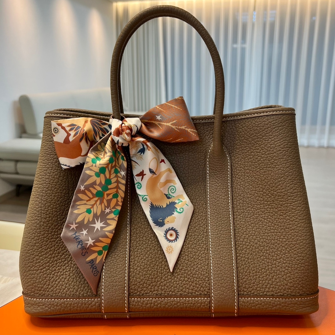 Hermes Garden Party 30 Bag Negonda & Palladium Etoupe 착용 스타일