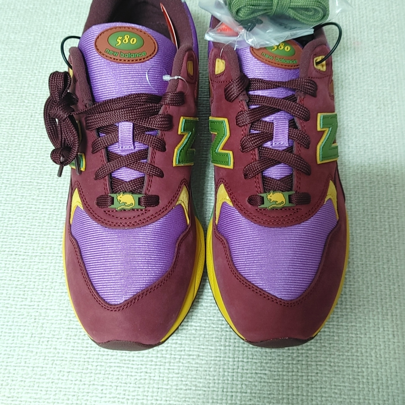 New Balance x Stray Rats MT580 Burgundy 착용 스타일