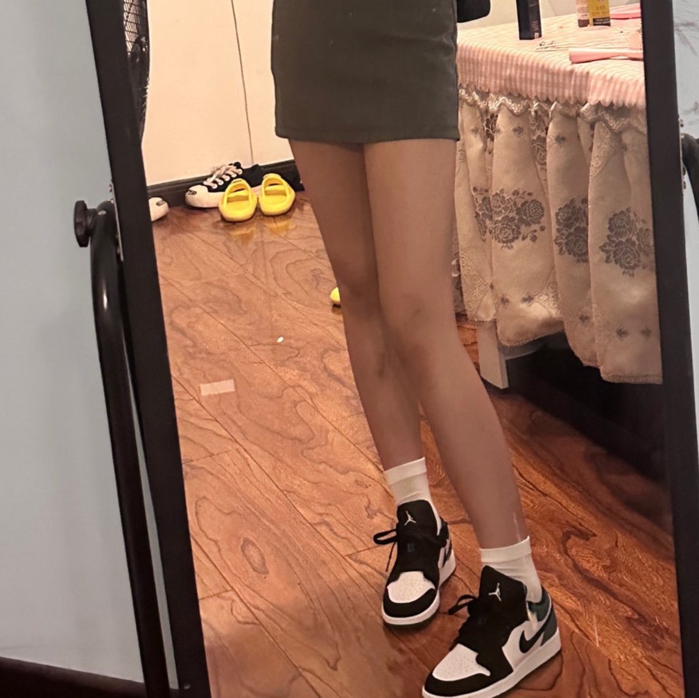 (GS) Jordan 1 Low Black Mystic Green 착용 스타일 - 1