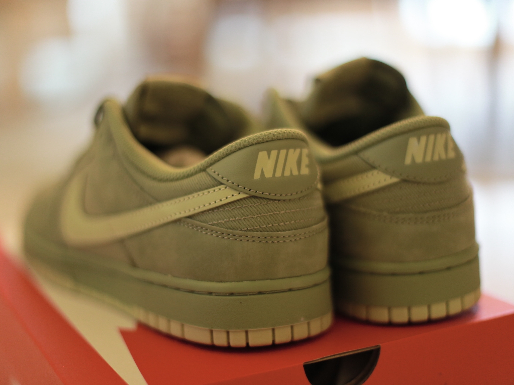 Nike Dunk Low PRM Oil Green 착용 스타일 - 3