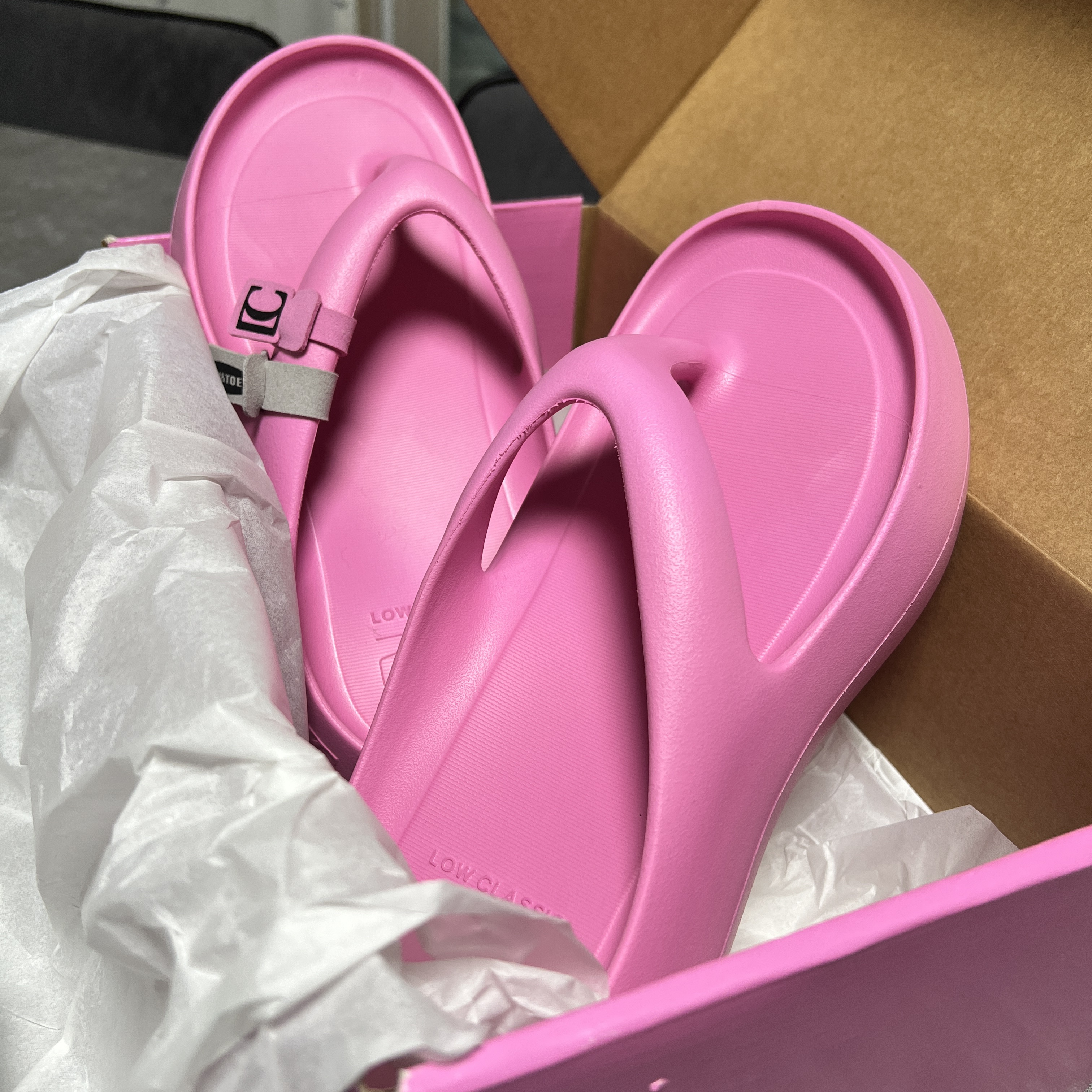 Taw&Toe x Low Classic Platform Flip Flop Pink 착용 스타일 - 1