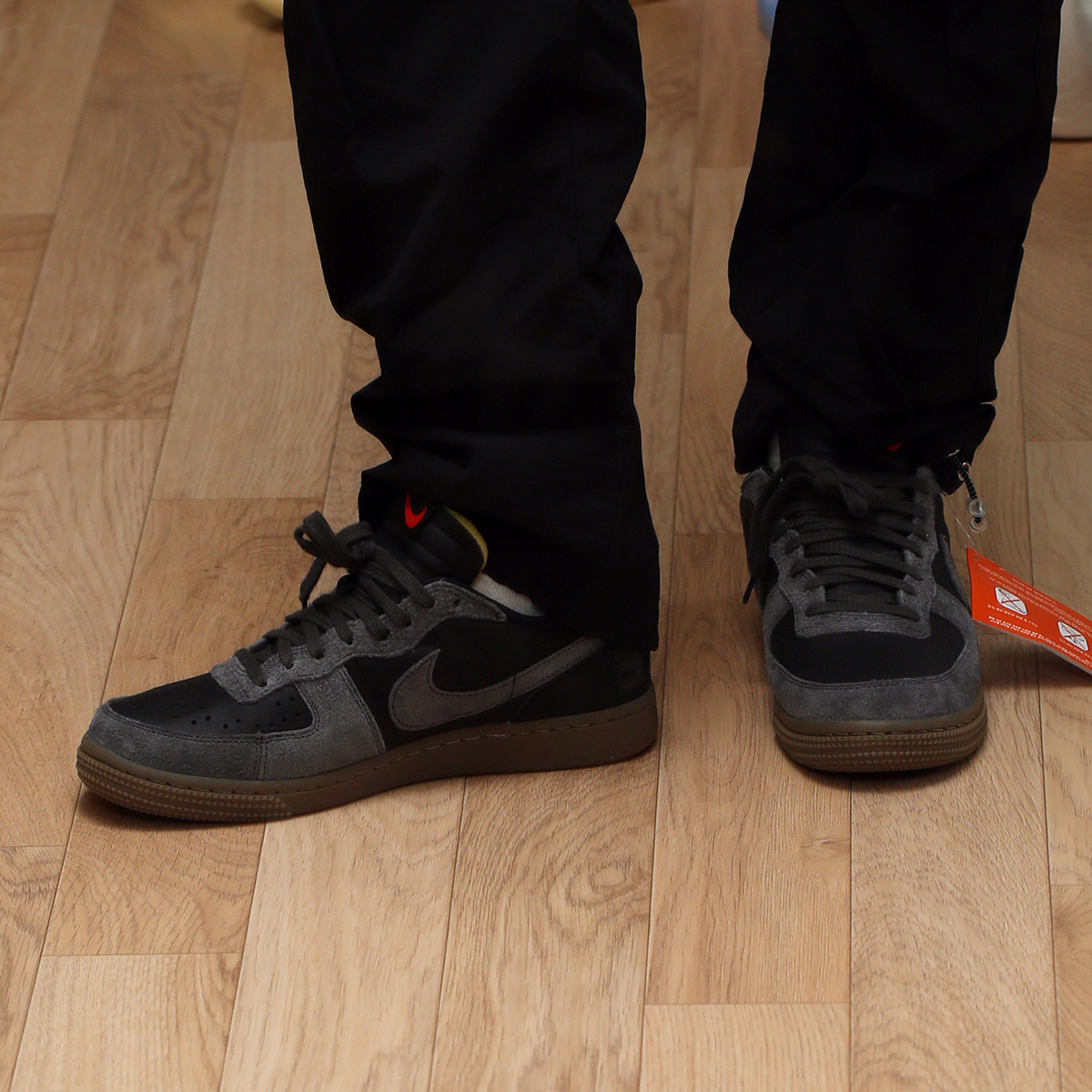 Nike Terminator Low Black Medium Ash 착용 스타일 - 2