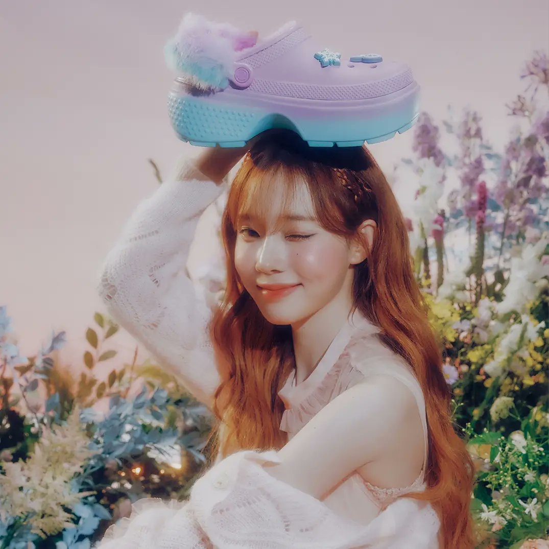 Crocs x Aespa Stomp Lined Clog Multi 착용 스타일
