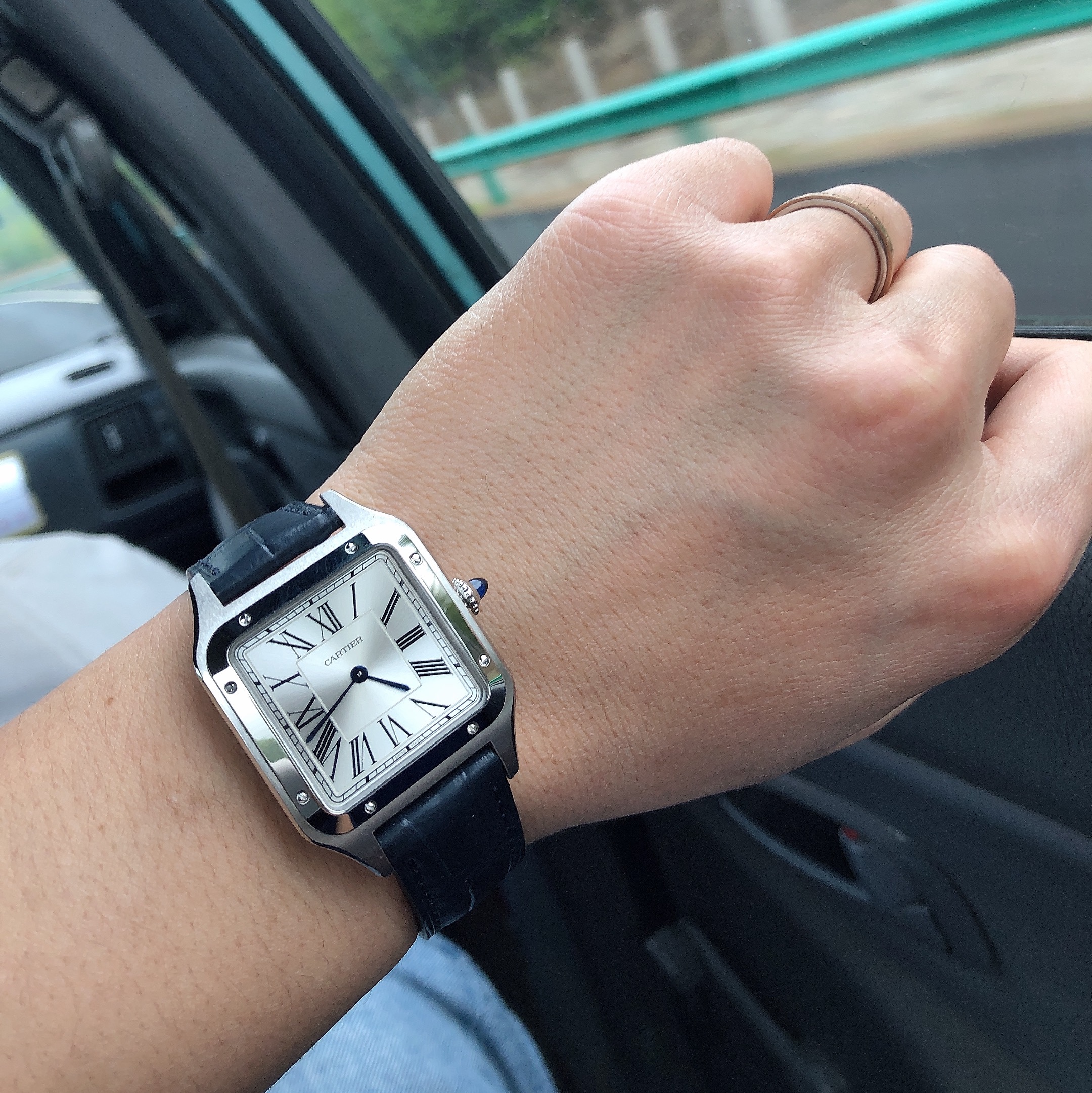 Cartier Santos Dumont Watch Large Quartz Steel Alligator Leather Navy Blue 착용 스타일 - 2