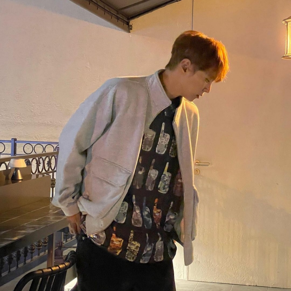 Supreme Walkie Talkie S/S Top Black - 23FW, Supreme Cargo Pocket Zip Up Sweatshirt Heather Grey - 23FW 착용 스타일 - 2