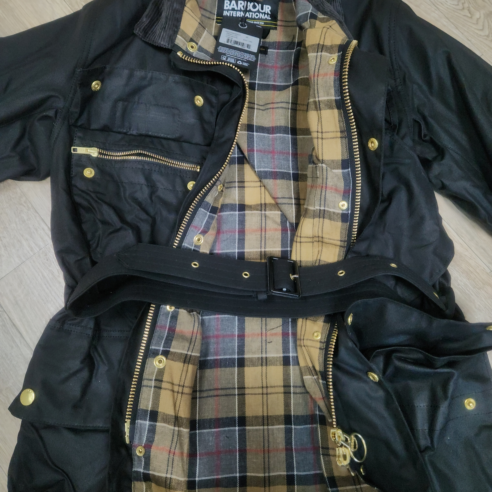 Barbour International Original Wax Jacket Black 착용 스타일 - 3