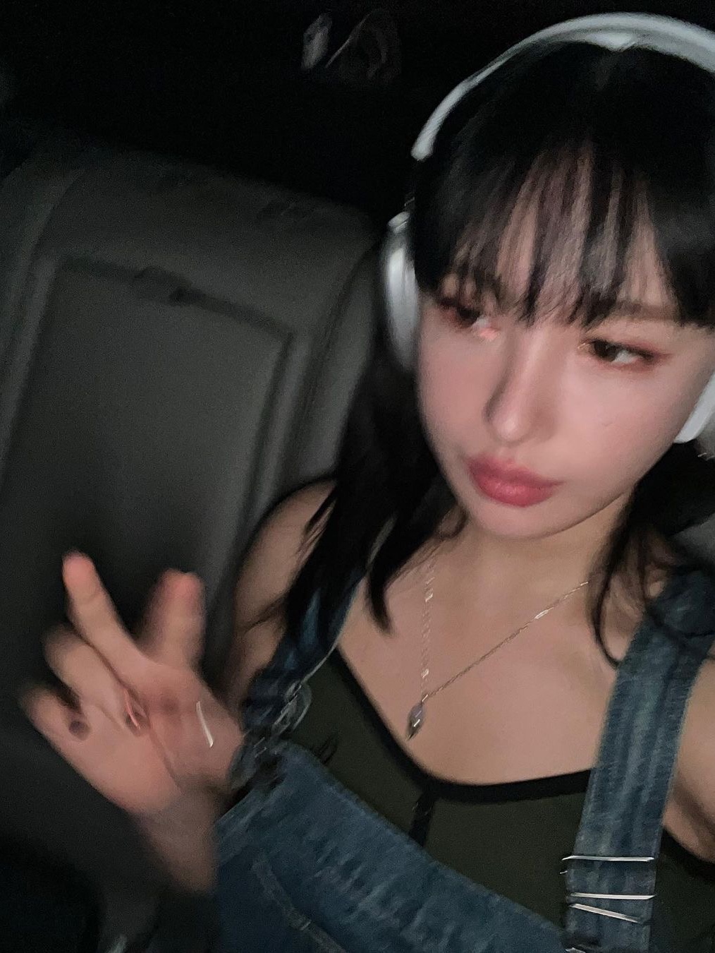 Teeth Baby Teeth Necklace Moonstone, Apple AirPods Max Lightning Silver (Korean Ver.) 착용 스타일 - 2