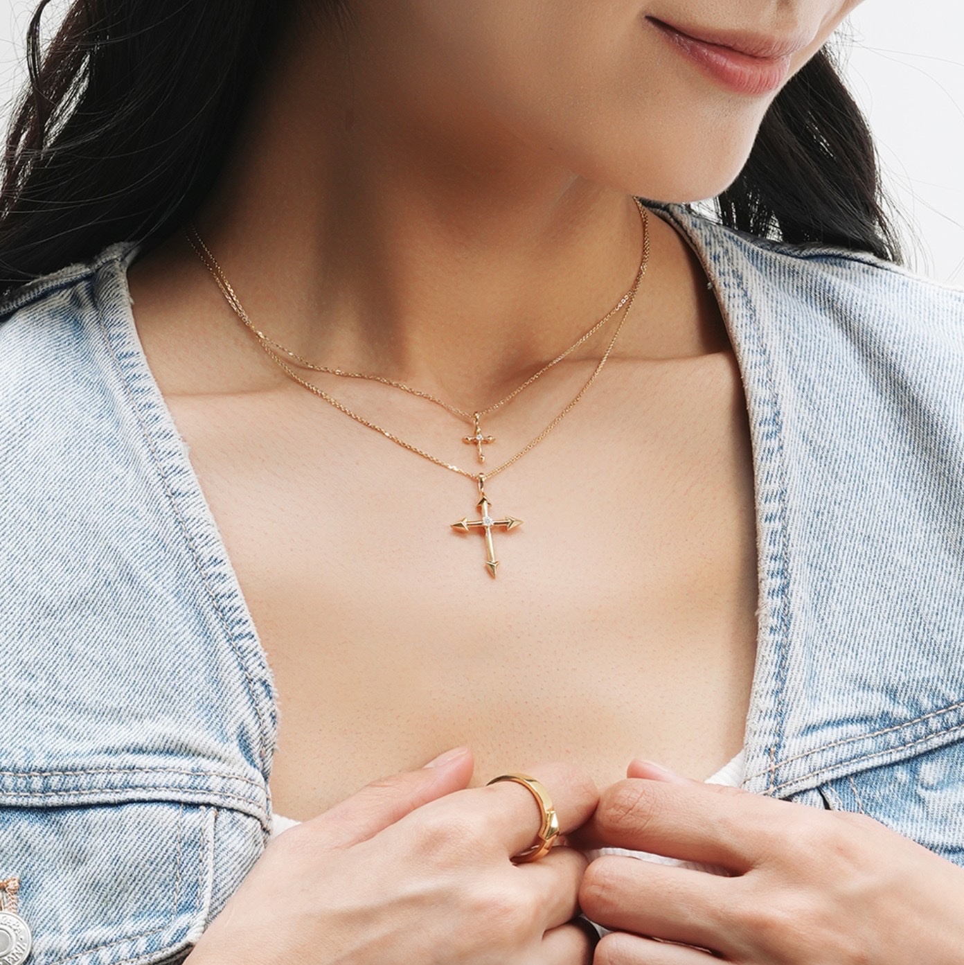 Miko Arrow Cross 1 Diamond L Necklace Yellow Gold 착용 스타일