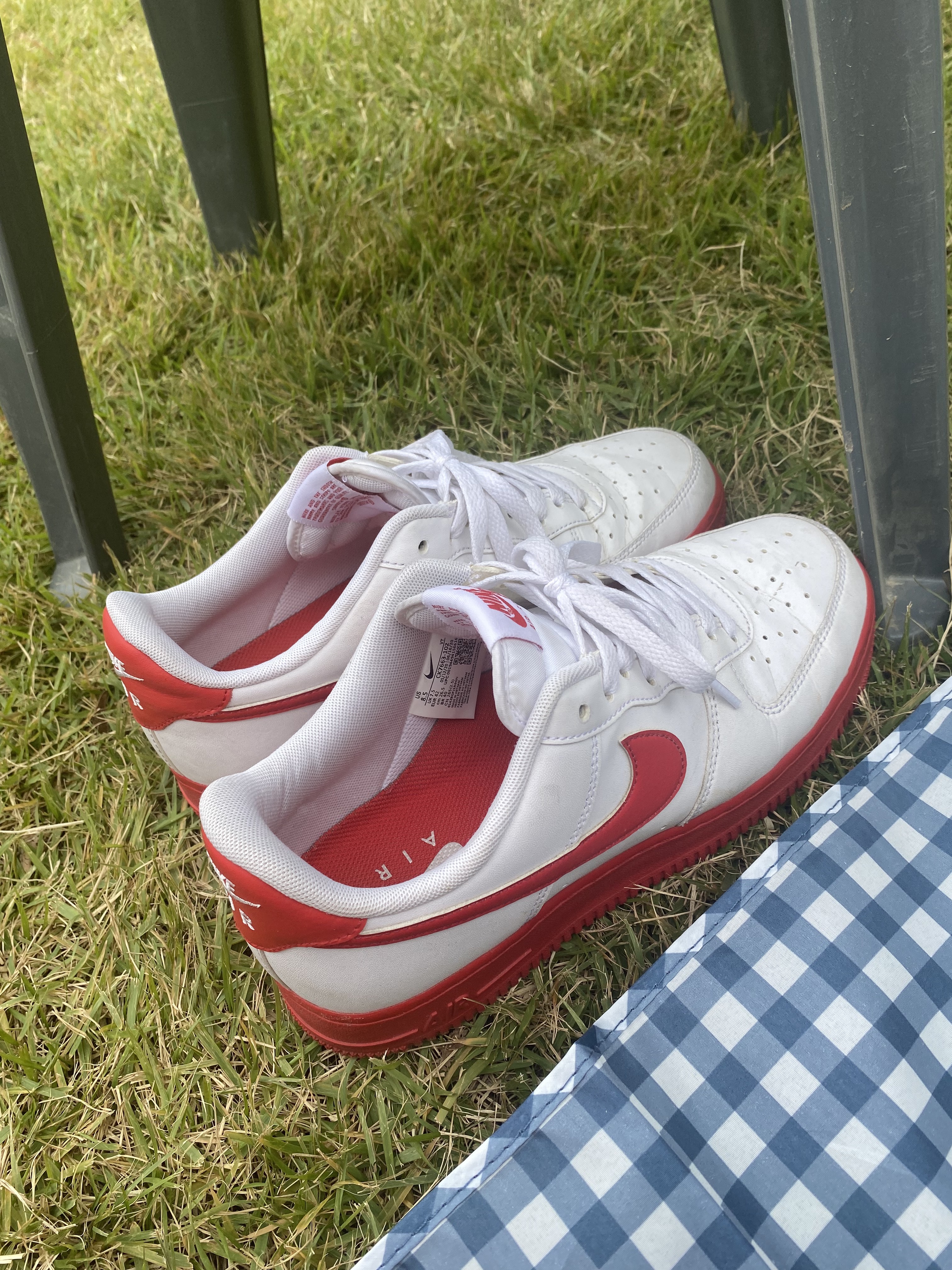 Nike Air Force 1 Low White Red Midsole 착용 스타일