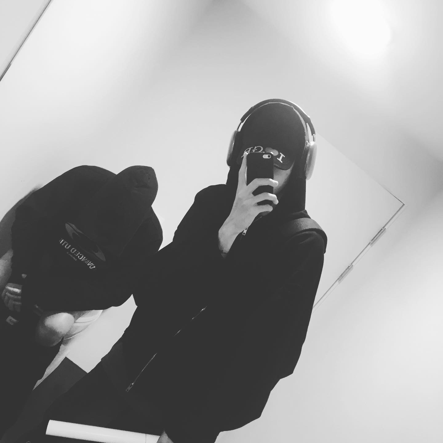 Project G/R Distressed Layer Zip Hoodie Faded Black, Nike Air Force 1 '07 Low Triple Black 착용 스타일 - 5