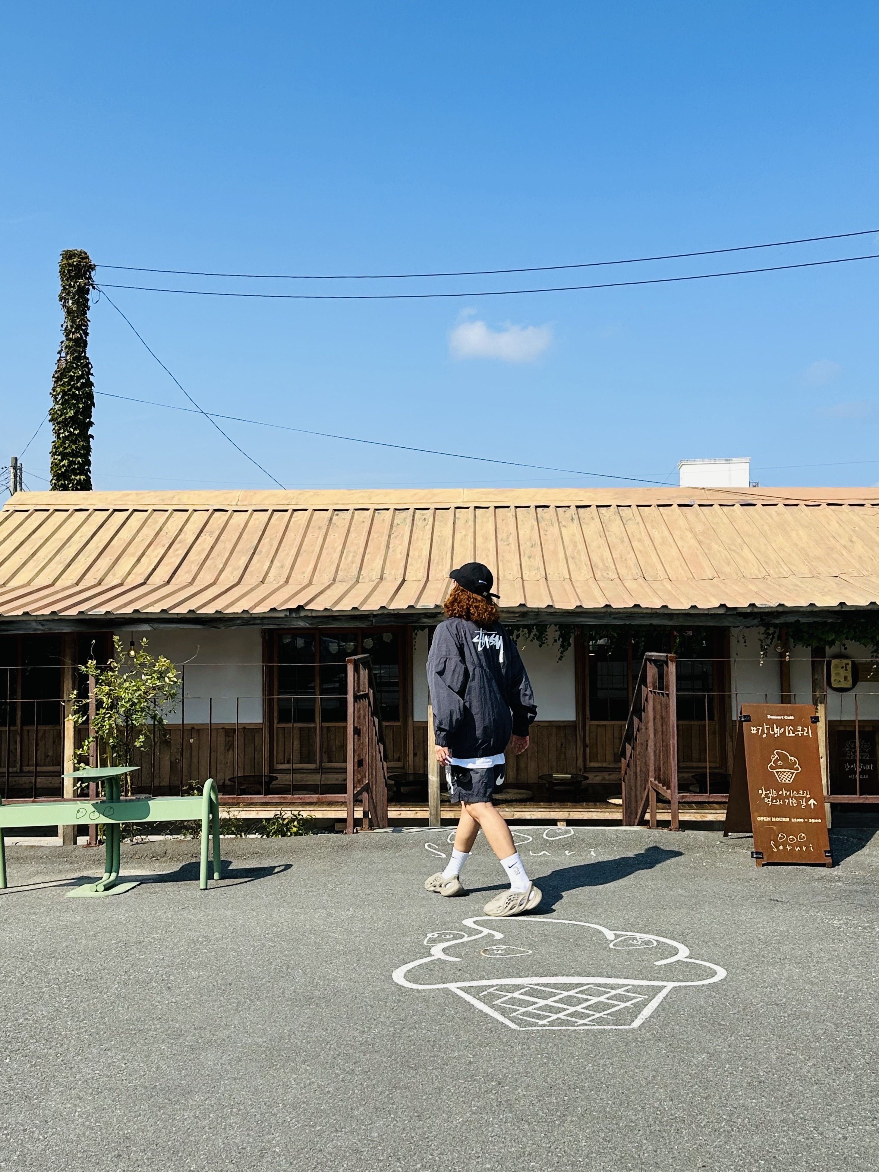 Nike x Stussy Windrunner Jacket Off Noir, Nike x Stussy Water Shorts Off Noir 착용 스타일 - 1