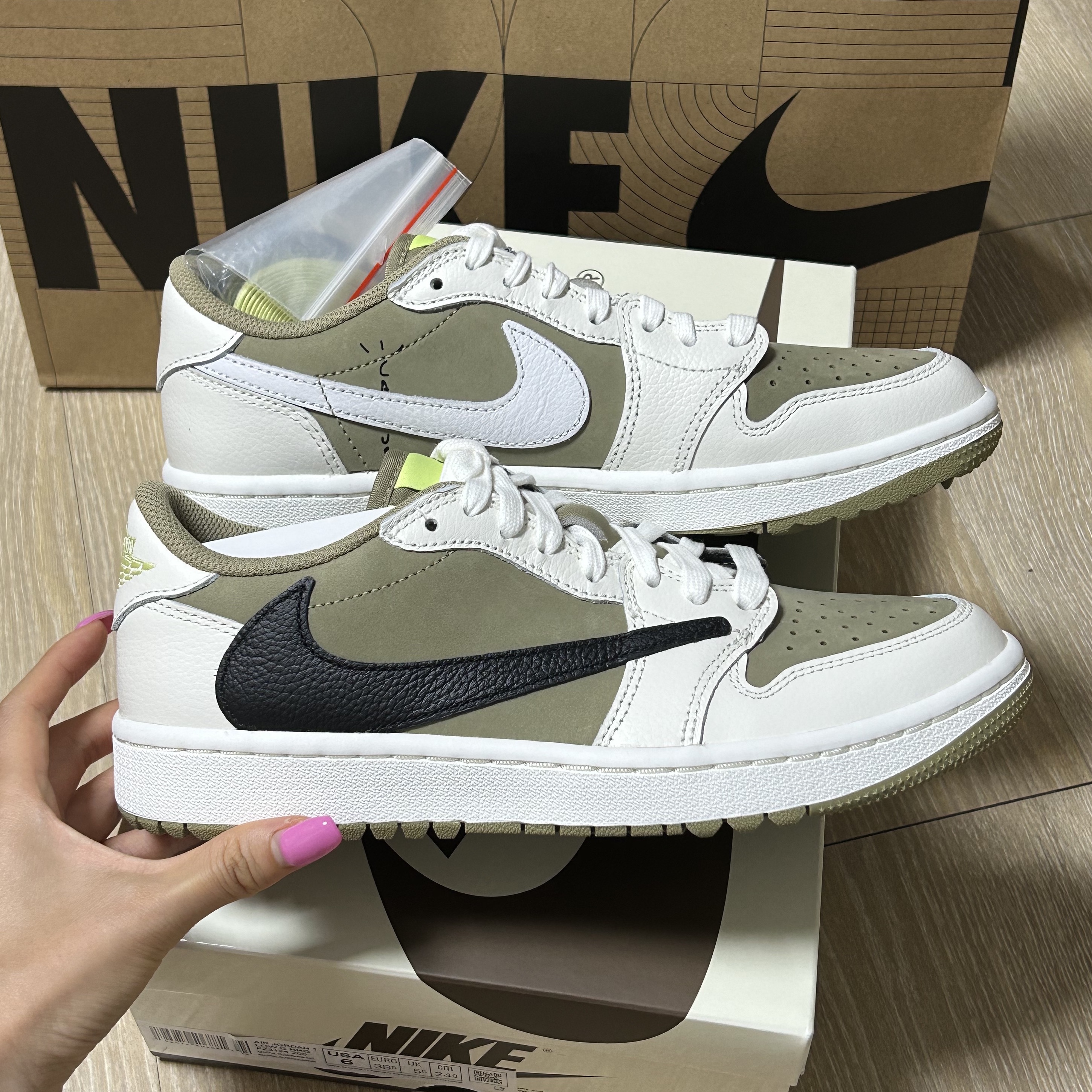 Jordan 1 x Travis Scott Retro Low Golf NRG Neutral Olive 착용 스타일