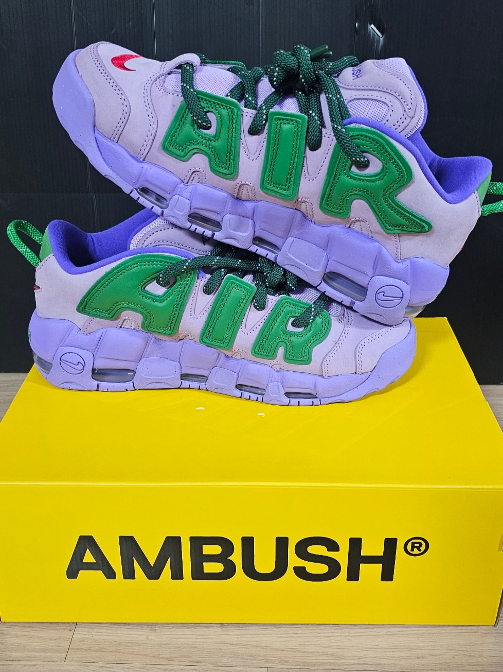 Nike x Ambush Air More Uptempo Low Lilac and Apple Green 착용 스타일 - 3