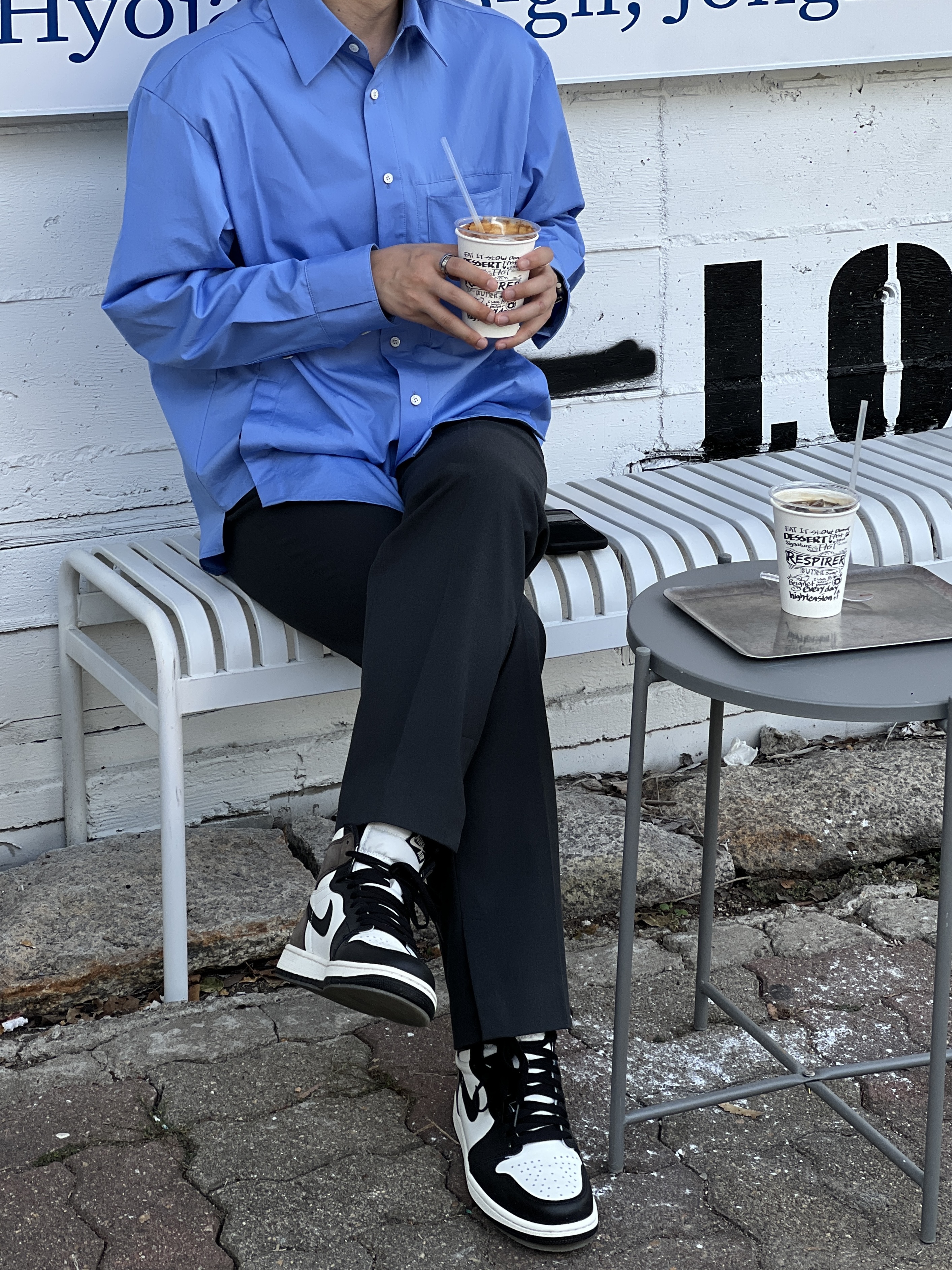 Wooyoungmi Cotton Feather Print Back Logo Shirt Blue - 23SS, Jordan 1 Retro High OG Black Mocha 착용 스타일