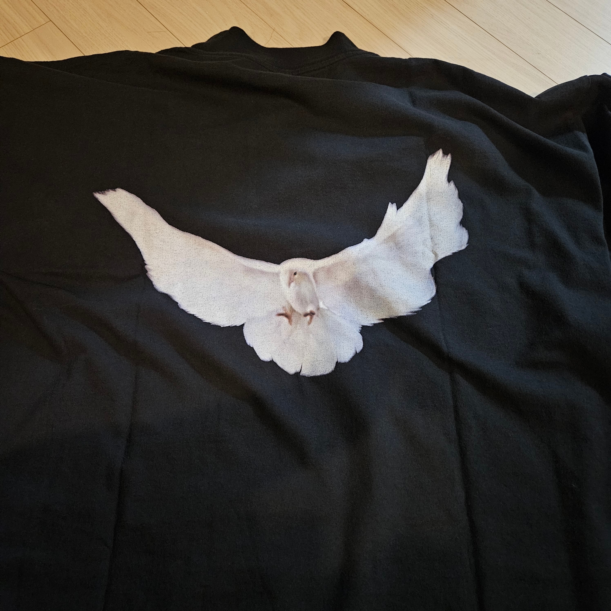 Yeezy Gap Engineered By Balenciaga Dove 3/4 Sleeve T-Shirt Black 착용 스타일