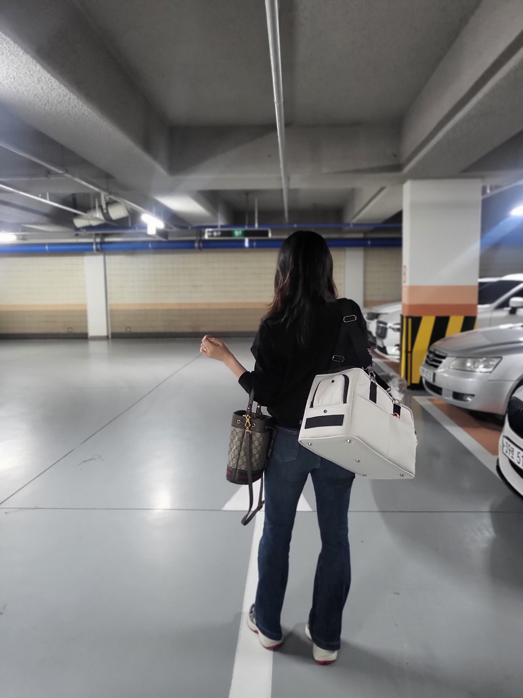 Gucci Ophidia GG Small Bucket Bag Brown, (W) Gucci GG Rhyton Beige Sneakers Ebony Blue 착용 스타일