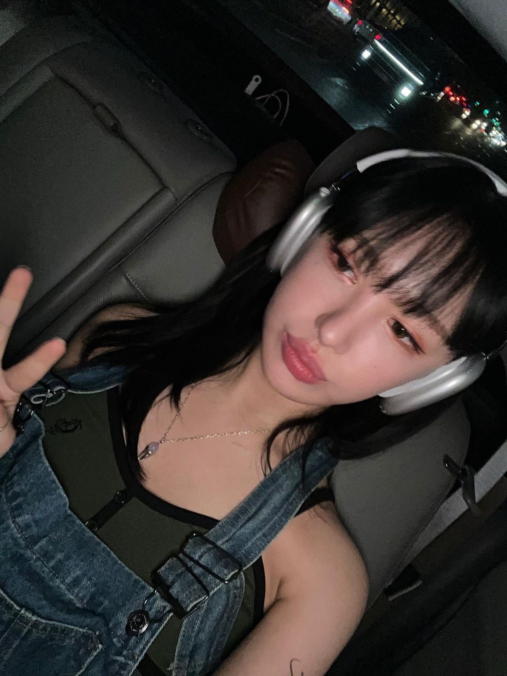 Teeth Baby Teeth Necklace Moonstone, Apple AirPods Max Lightning Silver (Korean Ver.) 착용 스타일 - 1
